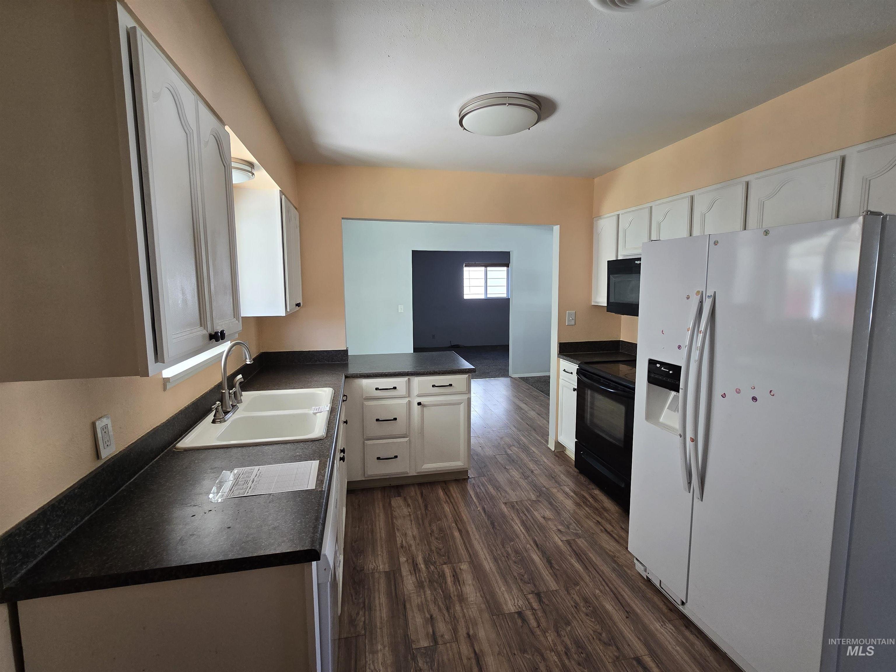 1011 S Cleveland St., Jerome, Idaho 83338, 3 Bedrooms, 1 Bathroom, Residential For Sale, Price $250,200,MLS 99000051