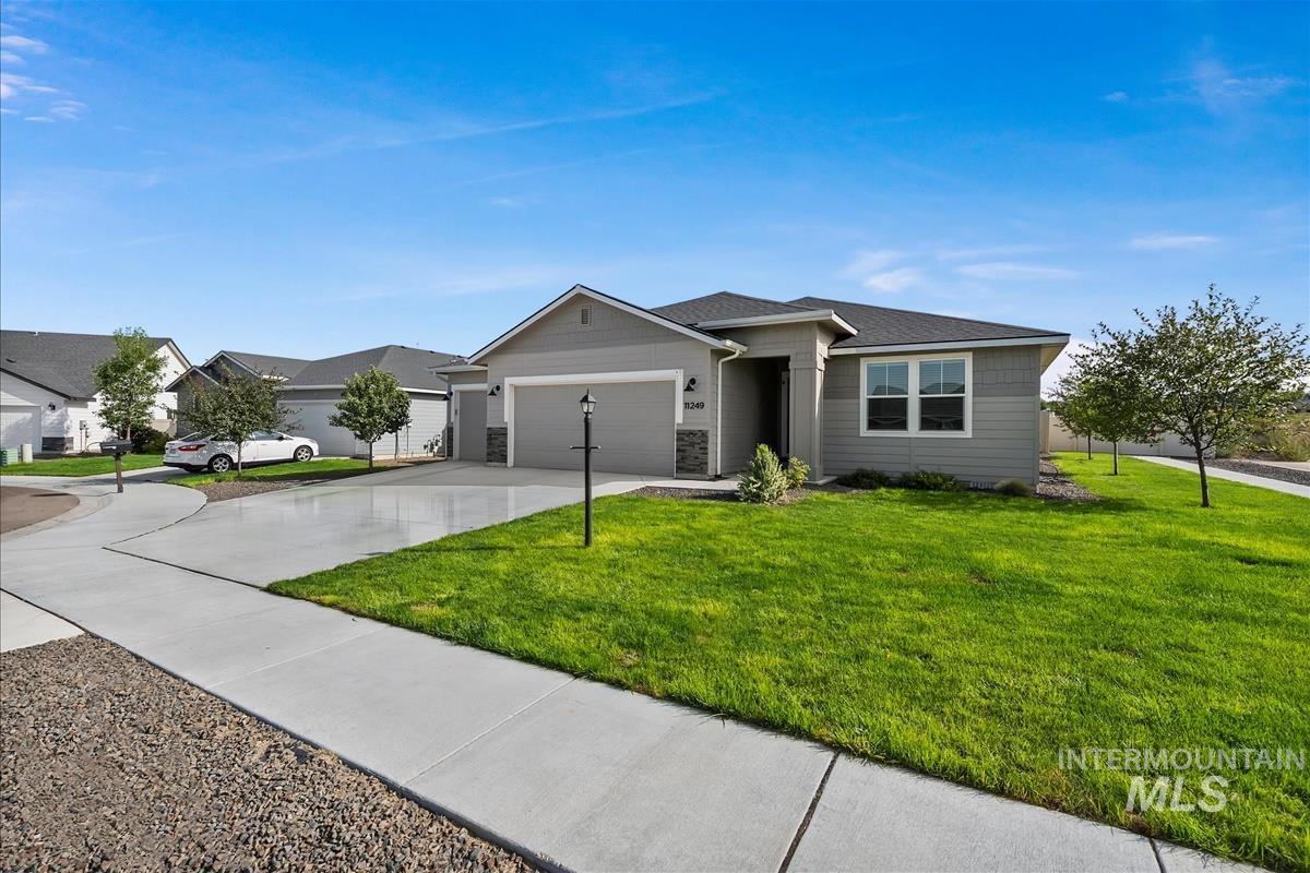11249 W Tualatin River St, Nampa, Idaho 83686, 3 Bedrooms, 2 Bathrooms, Residential For Sale, Price $419,999,MLS 99000053