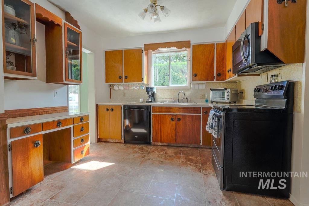 421 E Avenue E, Jerome, Idaho 83338, 4 Bedrooms, 2.5 Bathrooms, Residential For Sale, Price $349,999,MLS 99000054