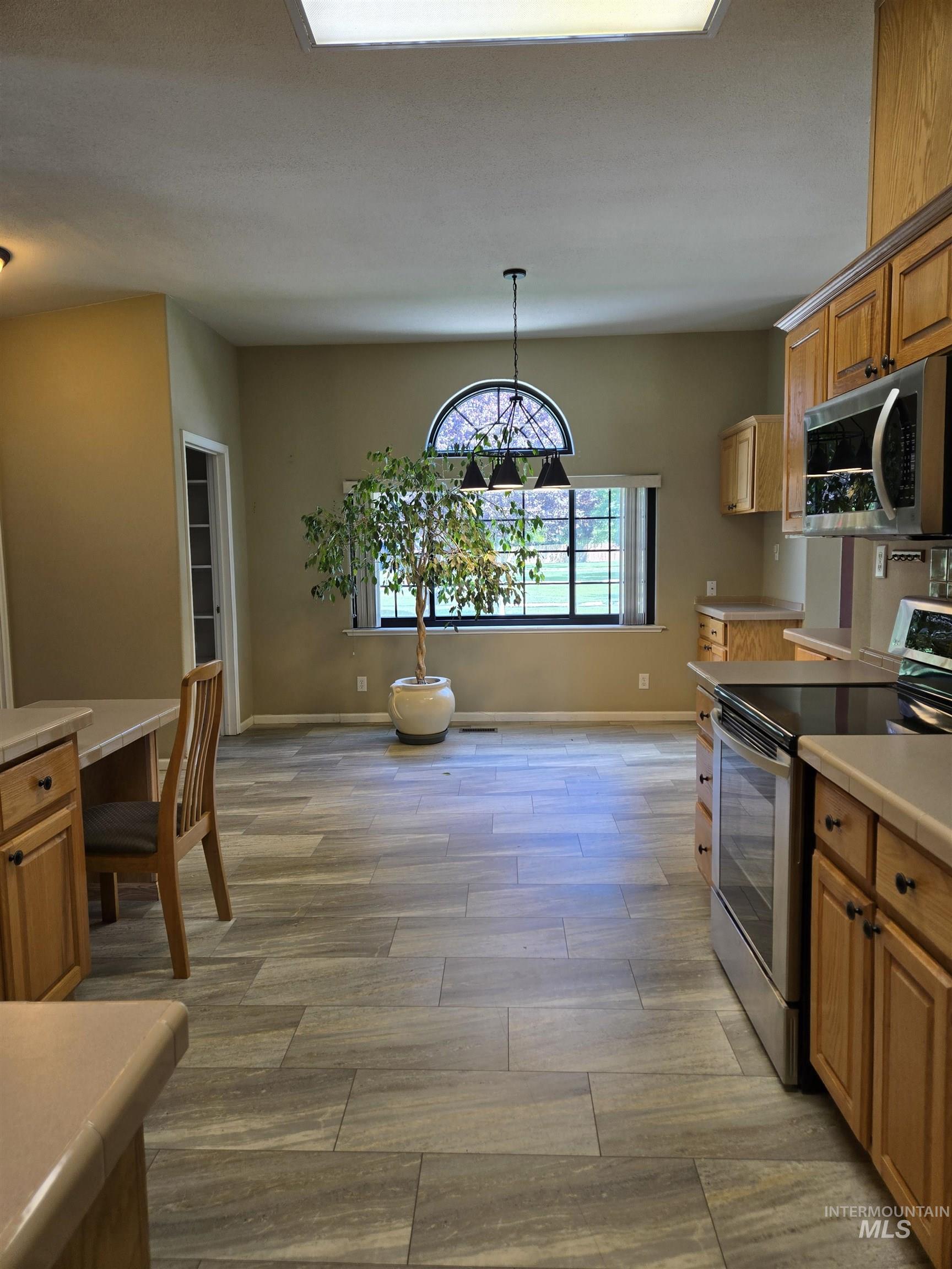 2134 Maple Court, Fruitland, Idaho 83619, 4 Bedrooms, 2 Bathrooms, Residential For Sale, Price $535,000,MLS 99000063