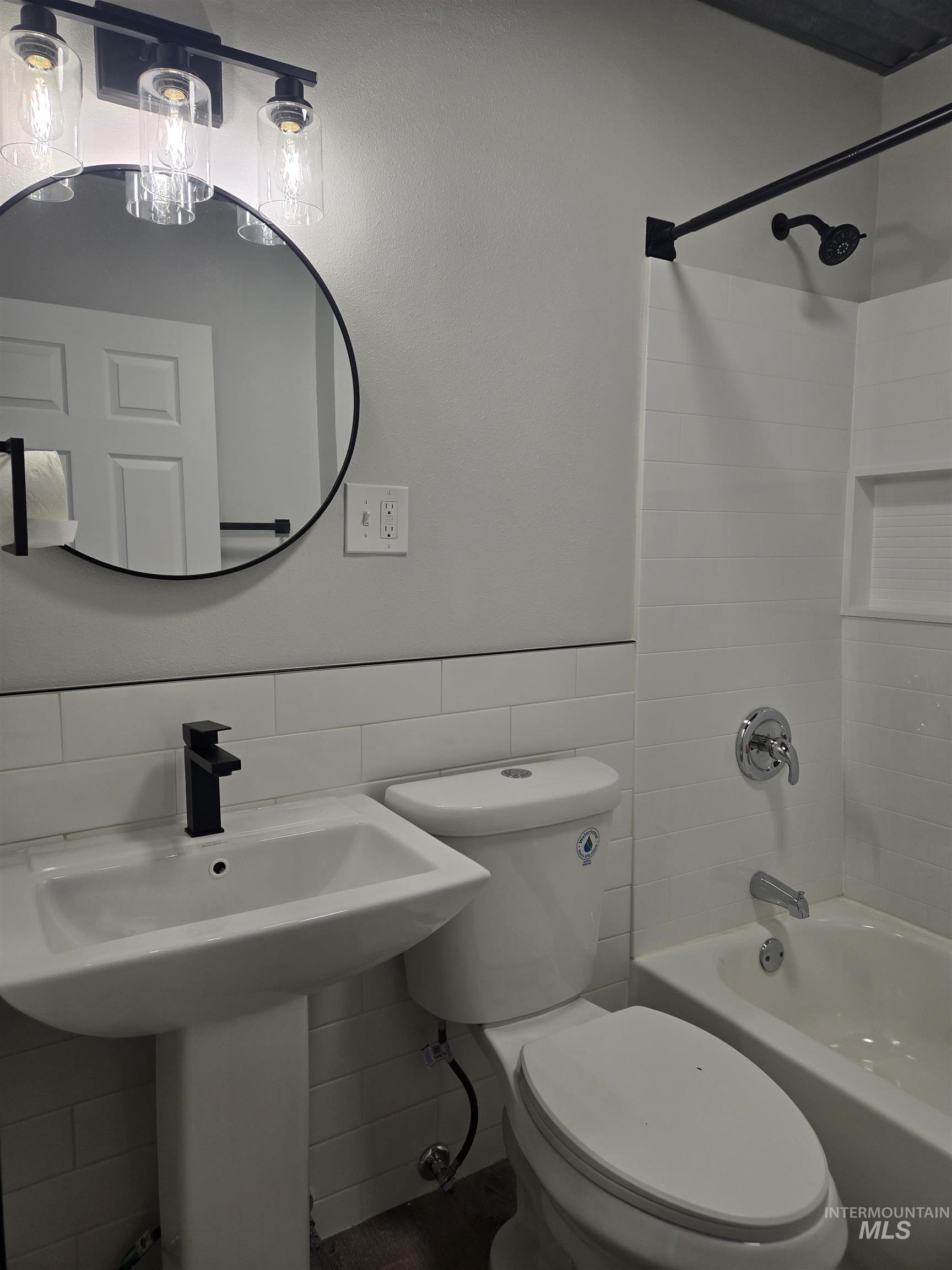 265 NW 4th St, Ontario, Oregon 97914, 2 Bedrooms, 1 Bathroom, Residential Income For Sale, Price $299,900,MLS 99000067