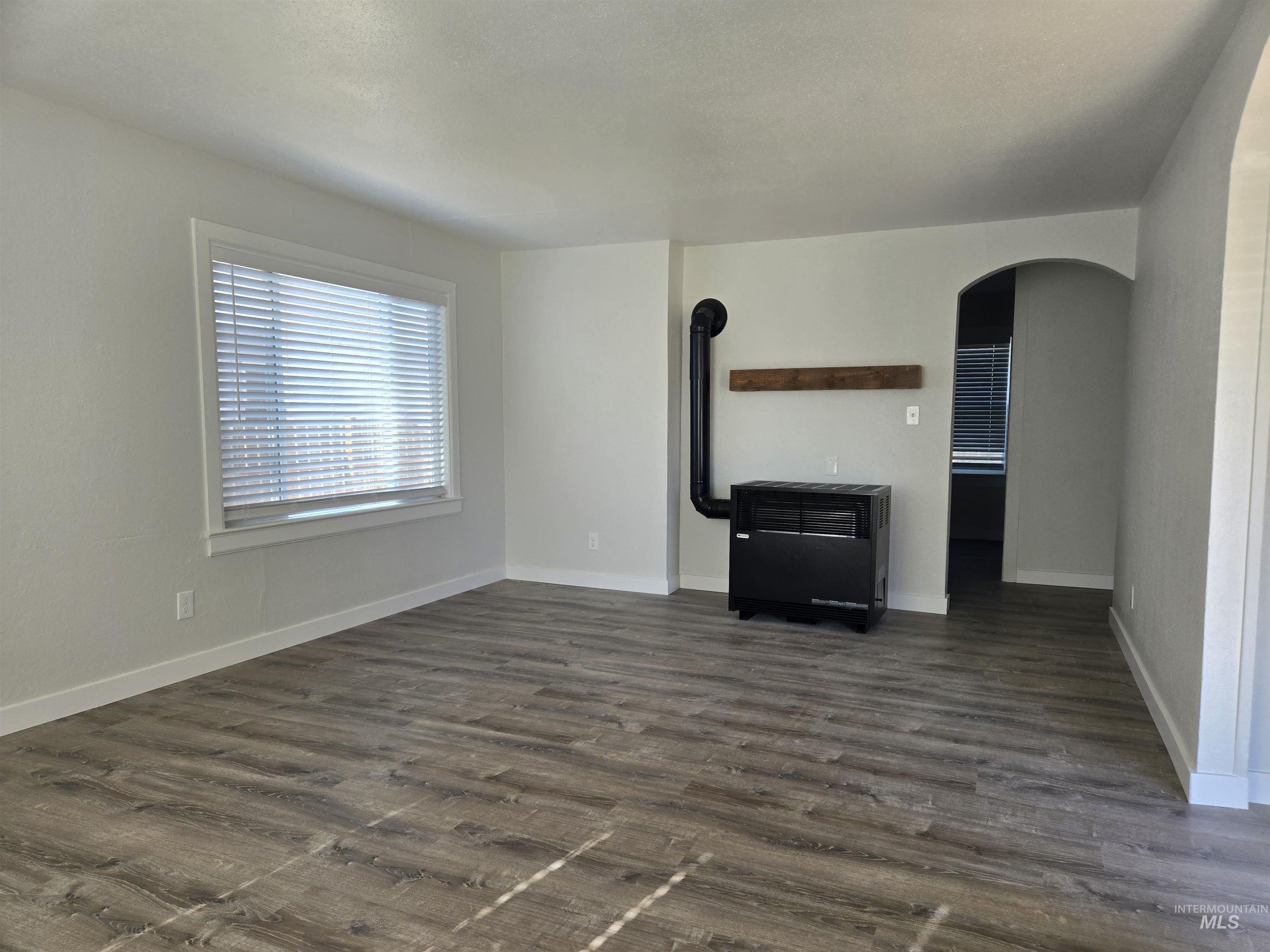 265 NW 4th St, Ontario, Oregon 97914, 2 Bedrooms, 1 Bathroom, Residential Income For Sale, Price $299,900,MLS 99000067