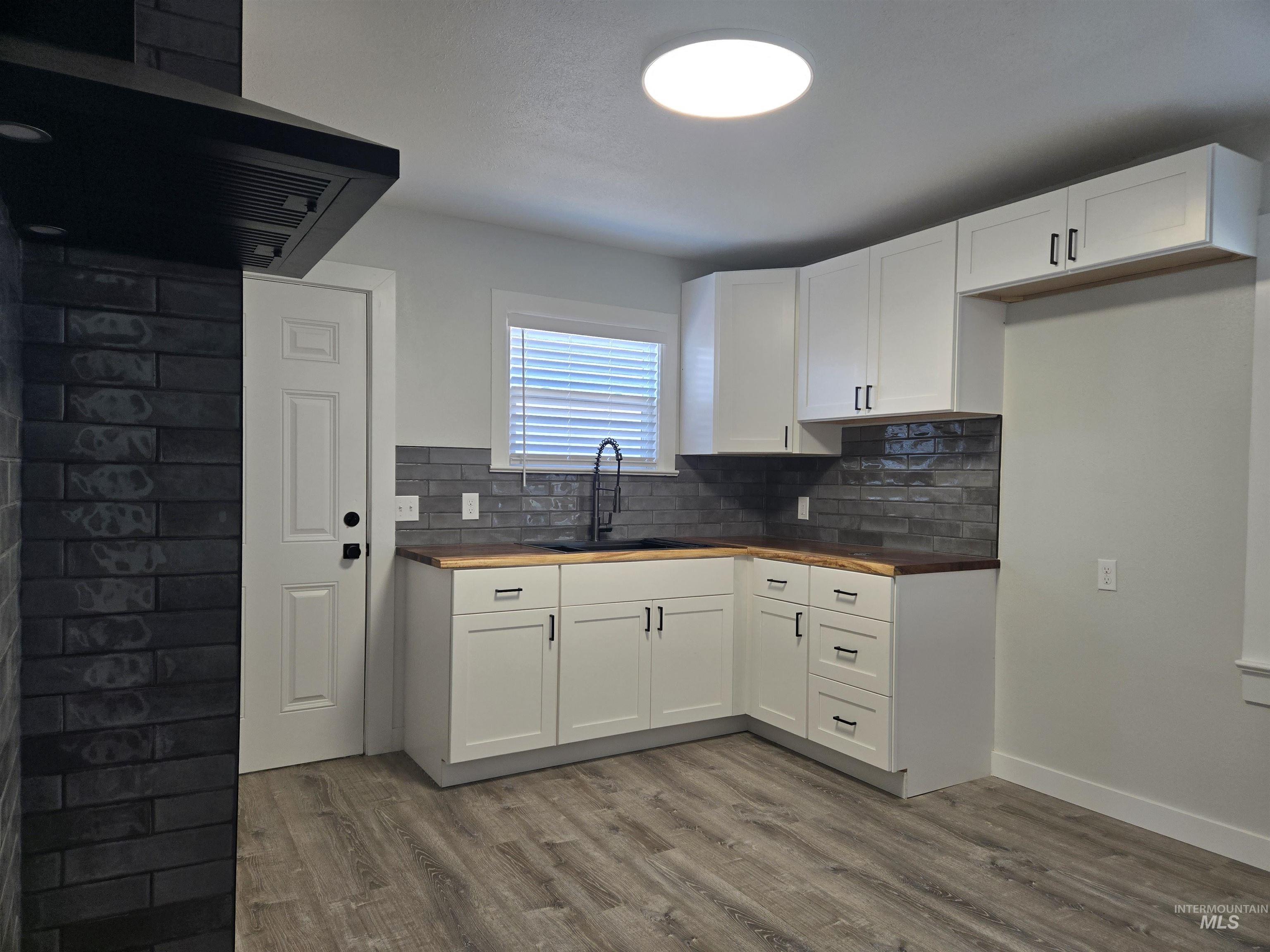 265 NW 4th St, Ontario, Oregon 97914, 2 Bedrooms, 1 Bathroom, Residential Income For Sale, Price $299,900,MLS 99000067
