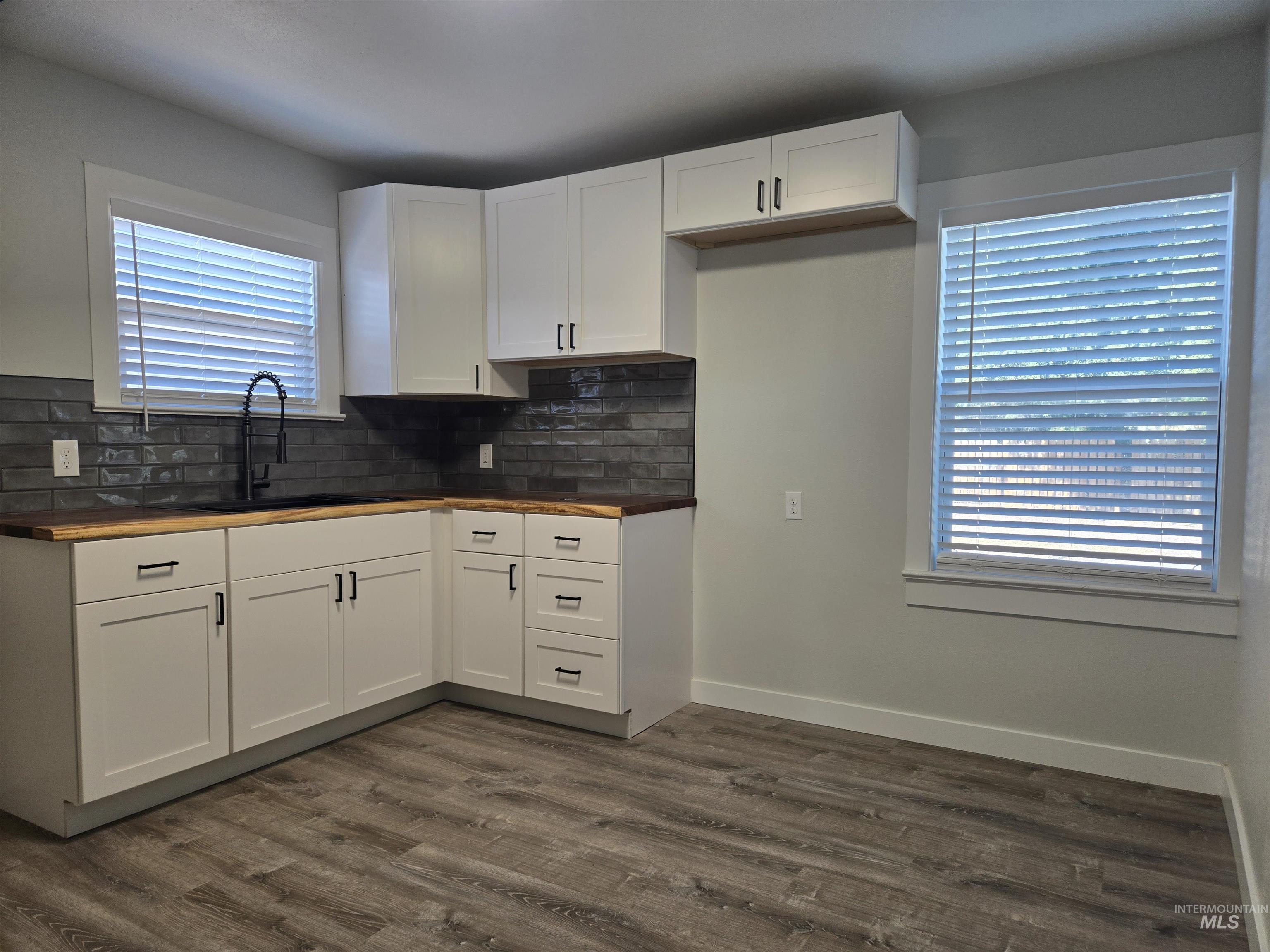 265 NW 4th St, Ontario, Oregon 97914, 2 Bedrooms, 1 Bathroom, Residential Income For Sale, Price $299,900,MLS 99000067