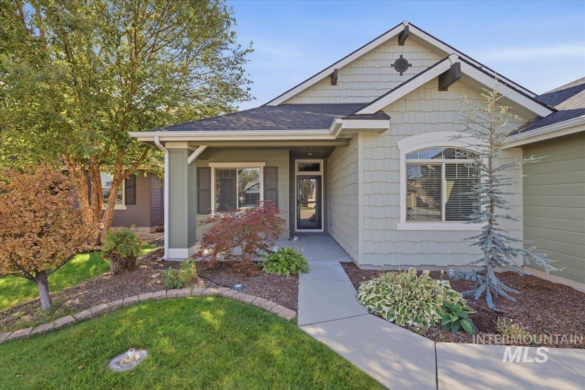 4923 W Torana St, Meridian, Idaho 83646, 3 Bedrooms, 2 Bathrooms, Residential For Sale, Price $529,900,MLS 99000073