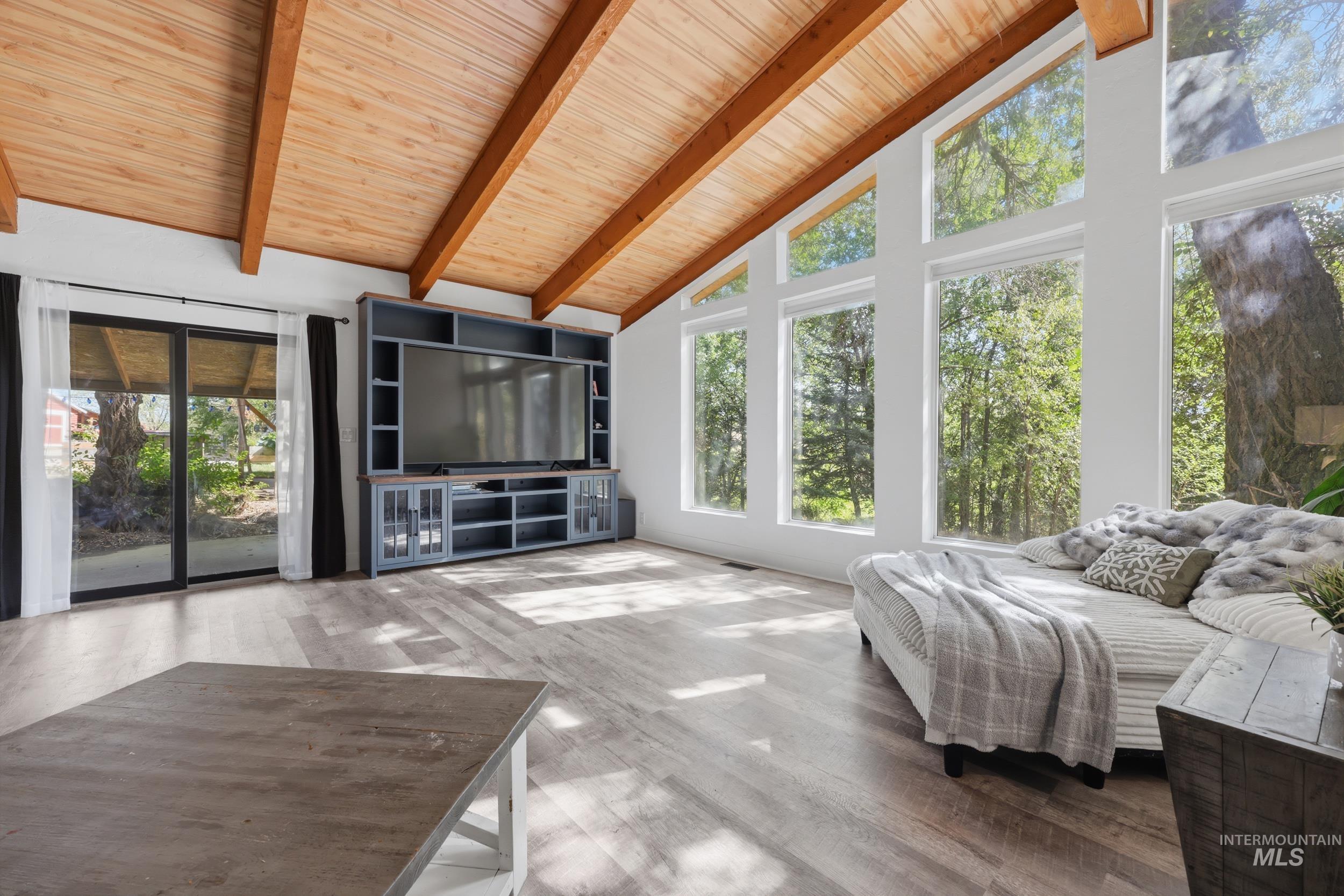 6 Sunburst Rd, Horseshoe Bend, Idaho 83629, 5 Bedrooms, 2.5 Bathrooms, Residential For Sale, Price $645,000,MLS 99000074