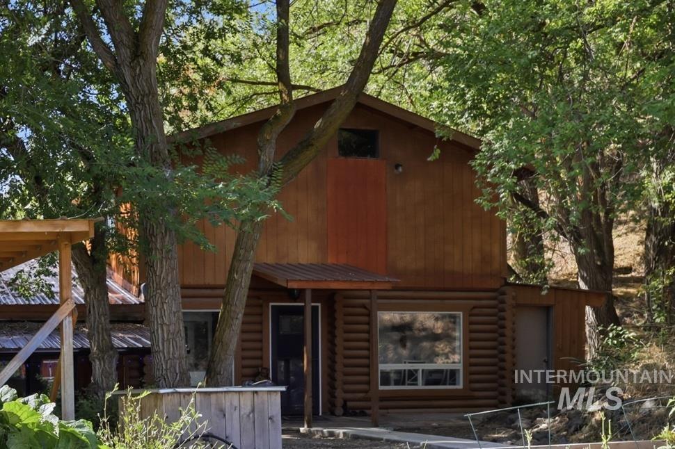 6 Sunburst Rd, Horseshoe Bend, Idaho 83629, 5 Bedrooms, 2.5 Bathrooms, Residential For Sale, Price $645,000,MLS 99000074