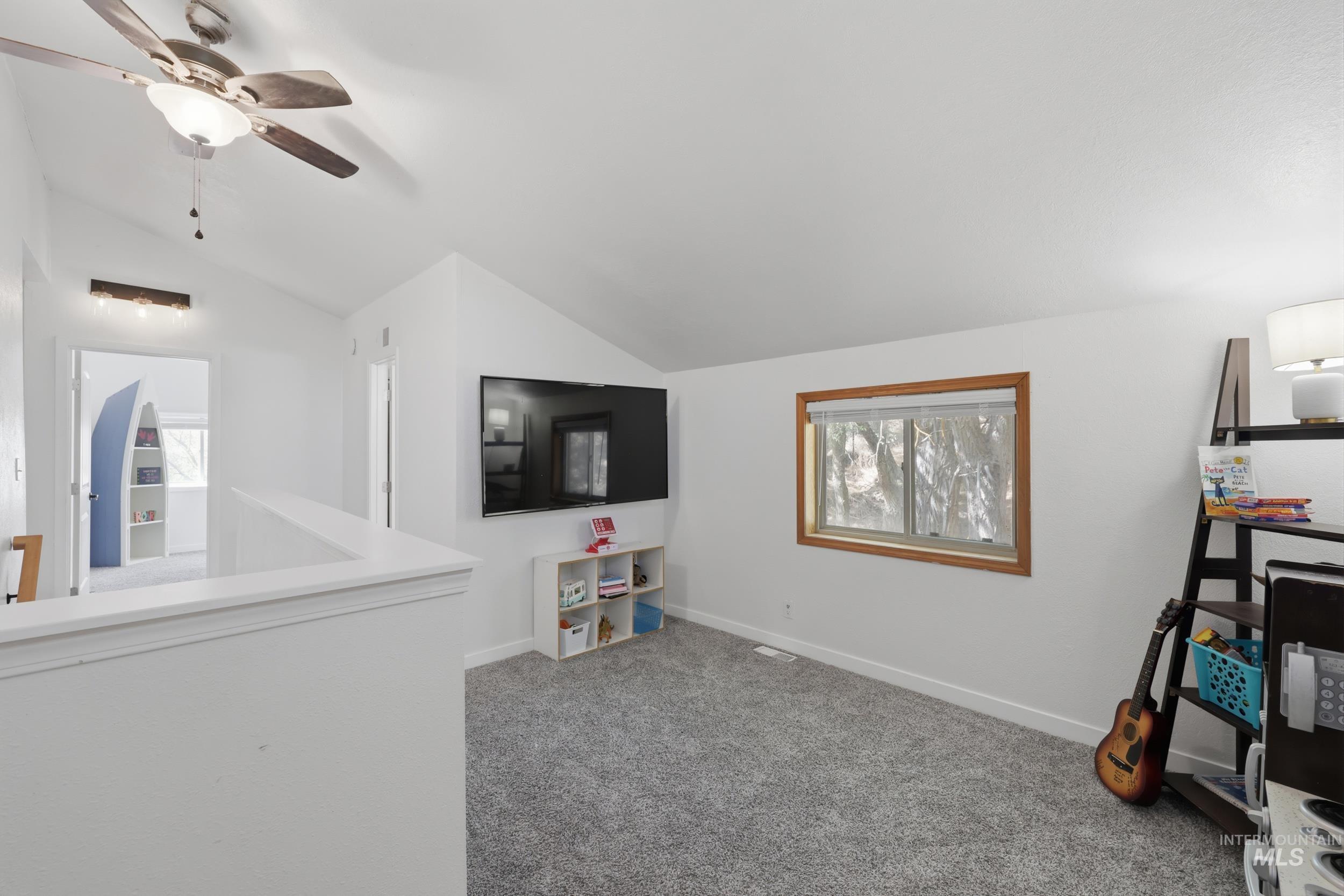 6 Sunburst Rd, Horseshoe Bend, Idaho 83629, 5 Bedrooms, 2.5 Bathrooms, Residential For Sale, Price $645,000,MLS 99000074