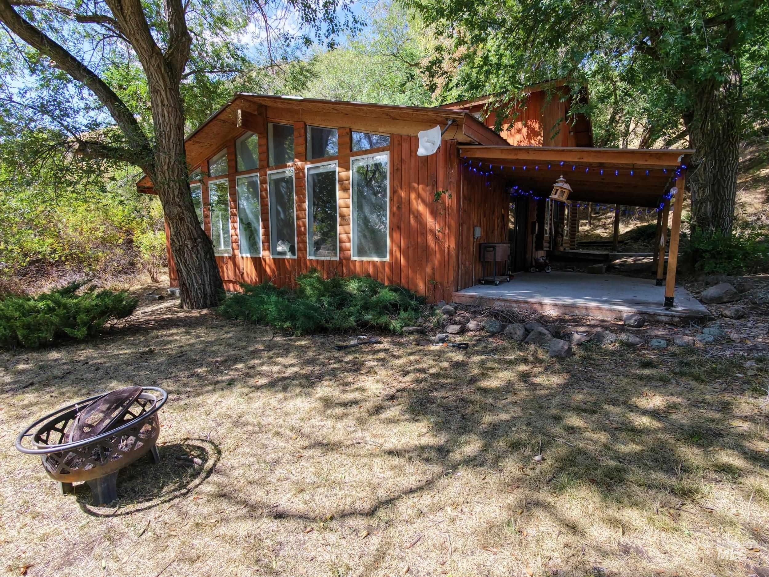 6 Sunburst Rd, Horseshoe Bend, Idaho 83629, 5 Bedrooms, 2.5 Bathrooms, Residential For Sale, Price $645,000,MLS 99000074