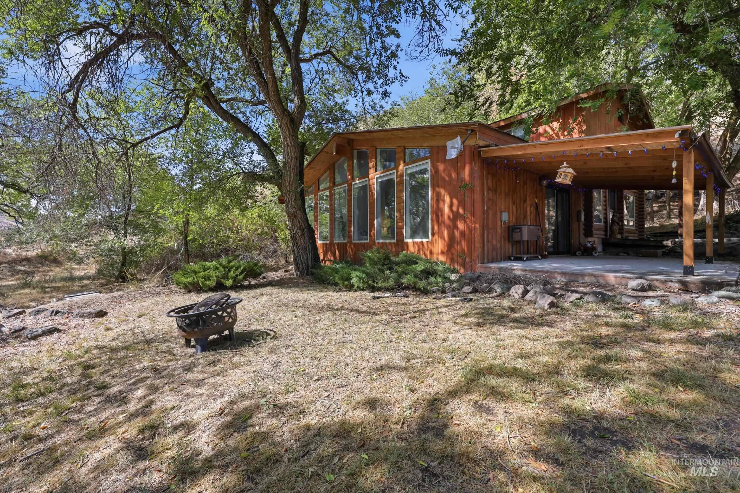6 Sunburst Rd, Horseshoe Bend, Idaho 83629, 5 Bedrooms, 2.5 Bathrooms, Residential For Sale, Price $645,000,MLS 99000074