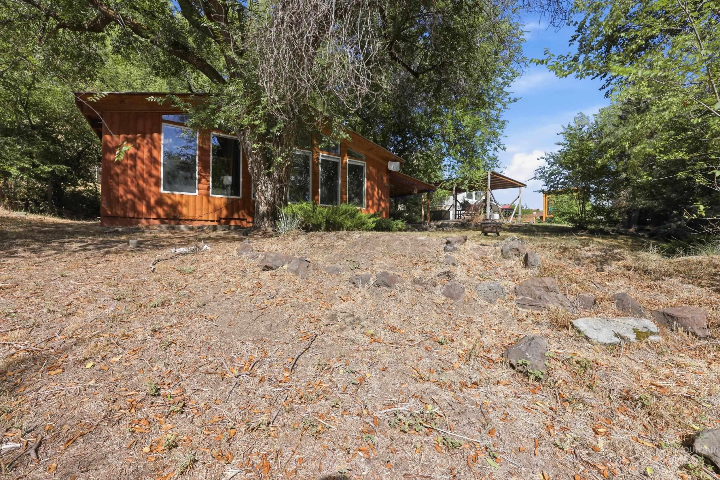 6 Sunburst Rd, Horseshoe Bend, Idaho 83629, 5 Bedrooms, 2.5 Bathrooms, Residential For Sale, Price $645,000,MLS 99000074