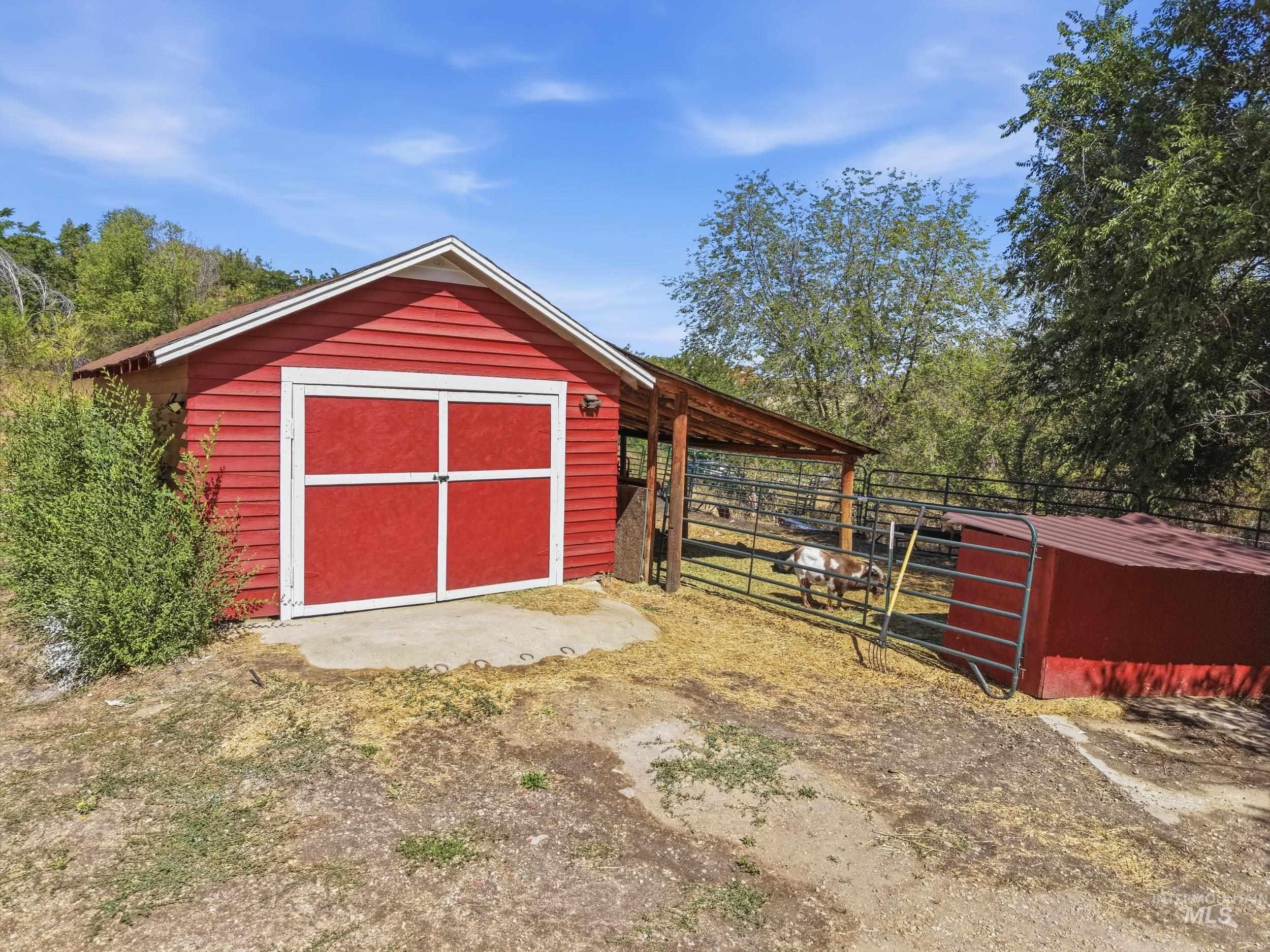 6 Sunburst Rd, Horseshoe Bend, Idaho 83629, 5 Bedrooms, 2.5 Bathrooms, Residential For Sale, Price $645,000,MLS 99000074