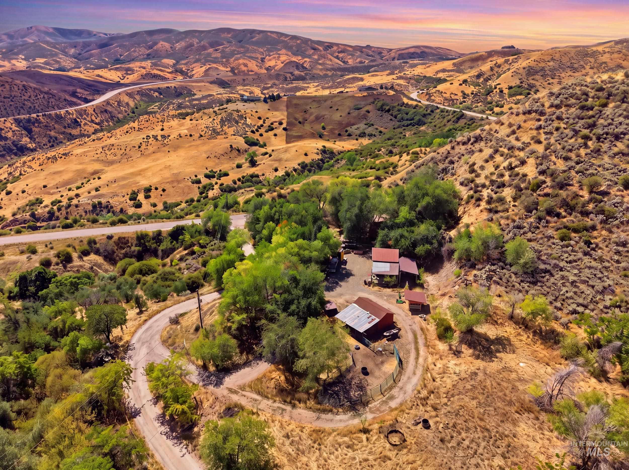 6 Sunburst Rd, Horseshoe Bend, Idaho 83629, 5 Bedrooms, 2.5 Bathrooms, Residential For Sale, Price $645,000,MLS 99000074