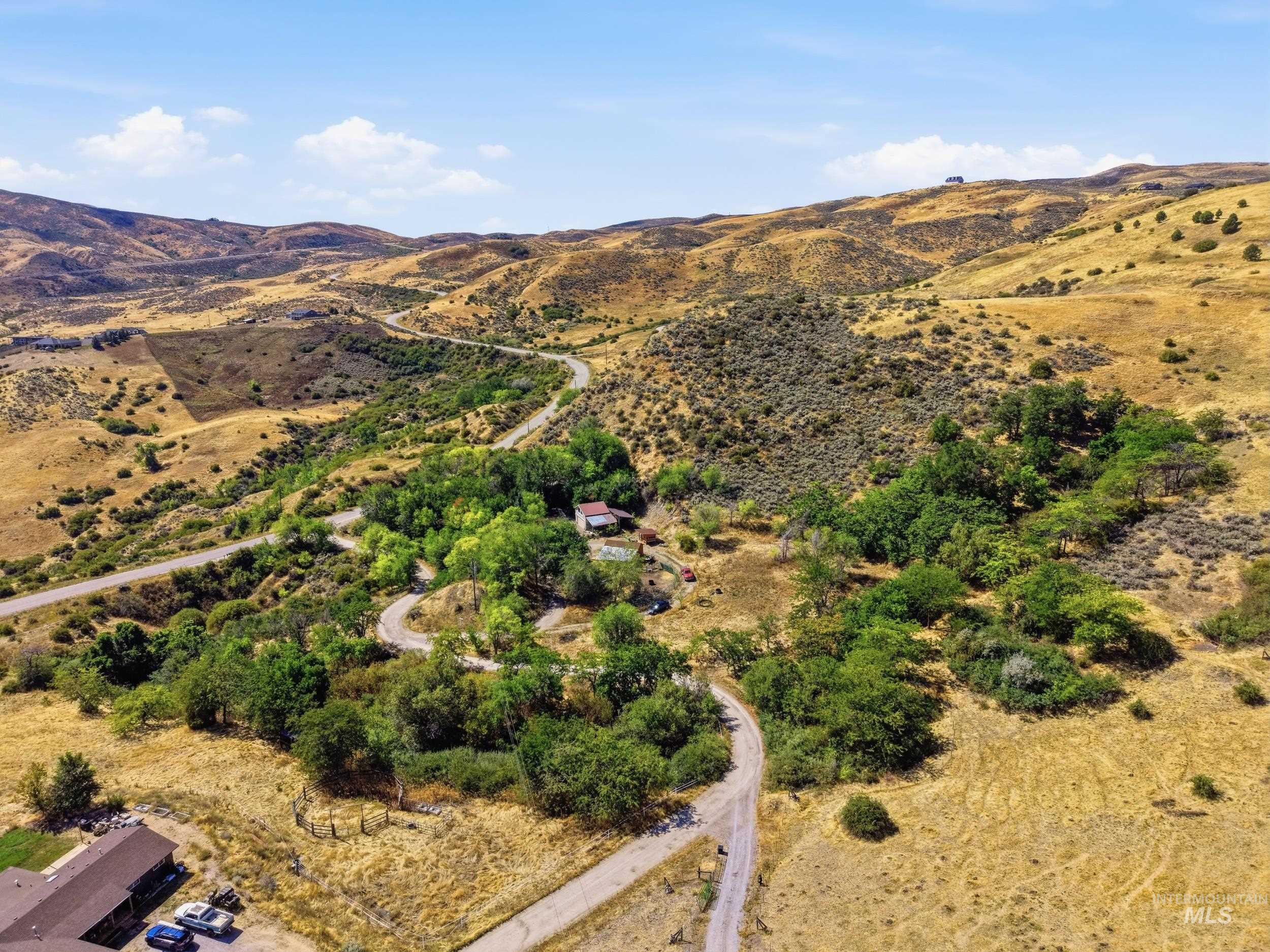 6 Sunburst Rd, Horseshoe Bend, Idaho 83629, 5 Bedrooms, 2.5 Bathrooms, Residential For Sale, Price $645,000,MLS 99000074