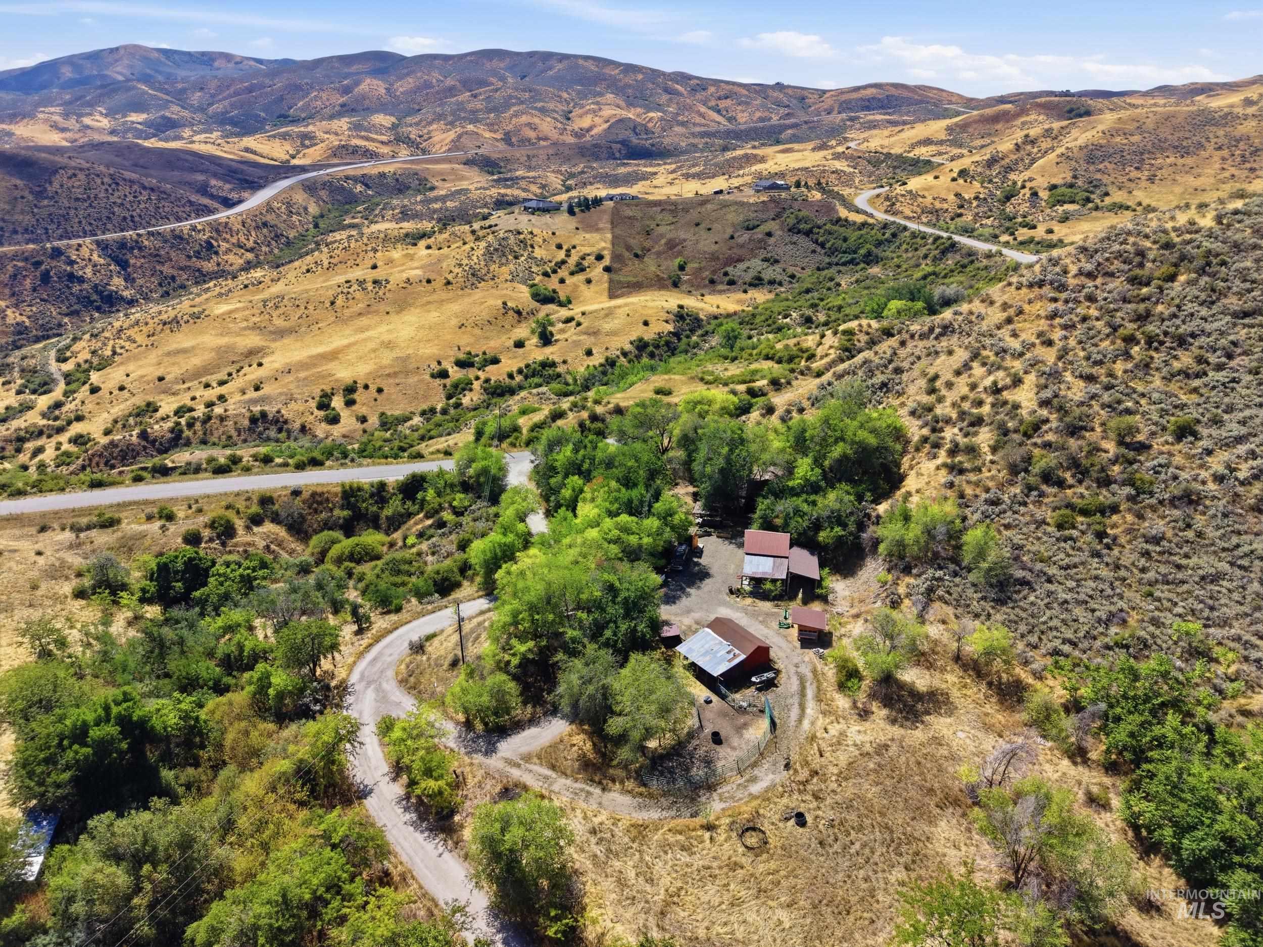 6 Sunburst Rd, Horseshoe Bend, Idaho 83629, 5 Bedrooms, 2.5 Bathrooms, Residential For Sale, Price $645,000,MLS 99000074