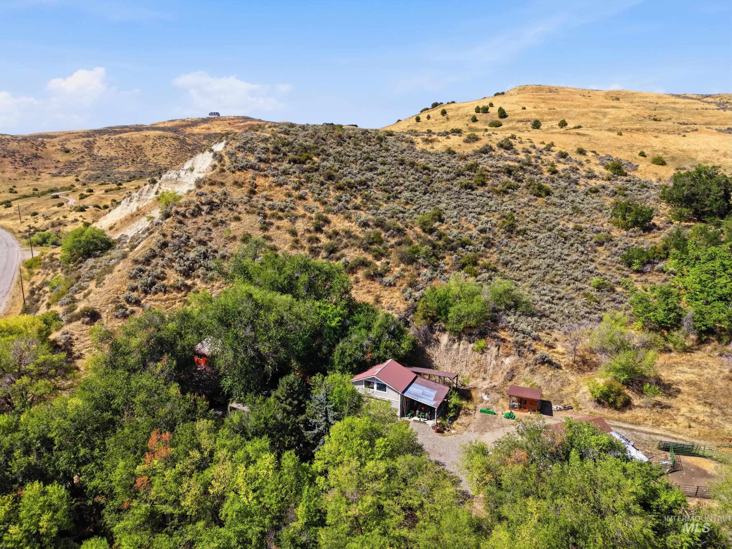 6 Sunburst Rd, Horseshoe Bend, Idaho 83629, 5 Bedrooms, 2.5 Bathrooms, Residential For Sale, Price $645,000,MLS 99000074