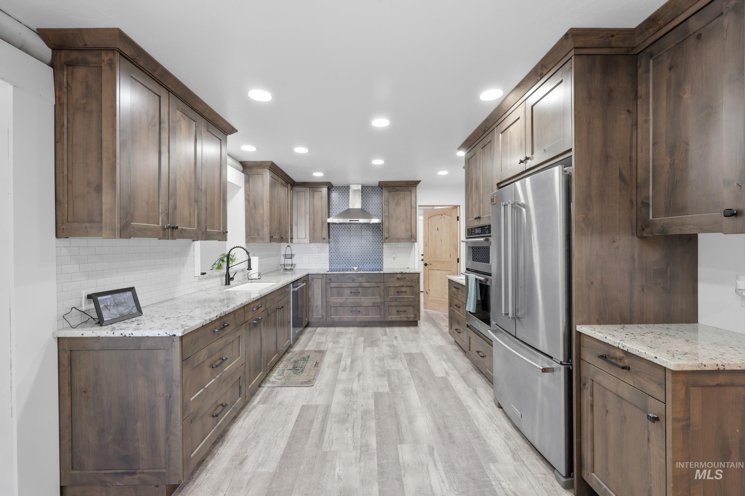 6 Sunburst Rd, Horseshoe Bend, Idaho 83629, 5 Bedrooms, 2.5 Bathrooms, Residential For Sale, Price $645,000,MLS 99000074