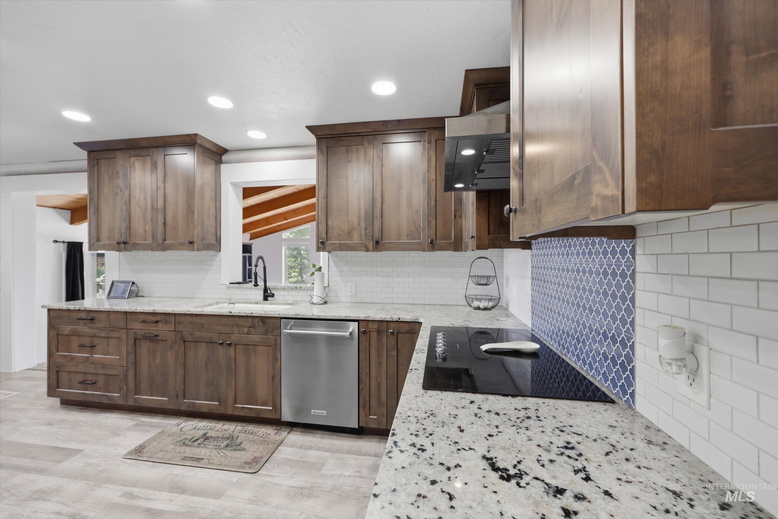 6 Sunburst Rd, Horseshoe Bend, Idaho 83629, 5 Bedrooms, 2.5 Bathrooms, Residential For Sale, Price $645,000,MLS 99000074