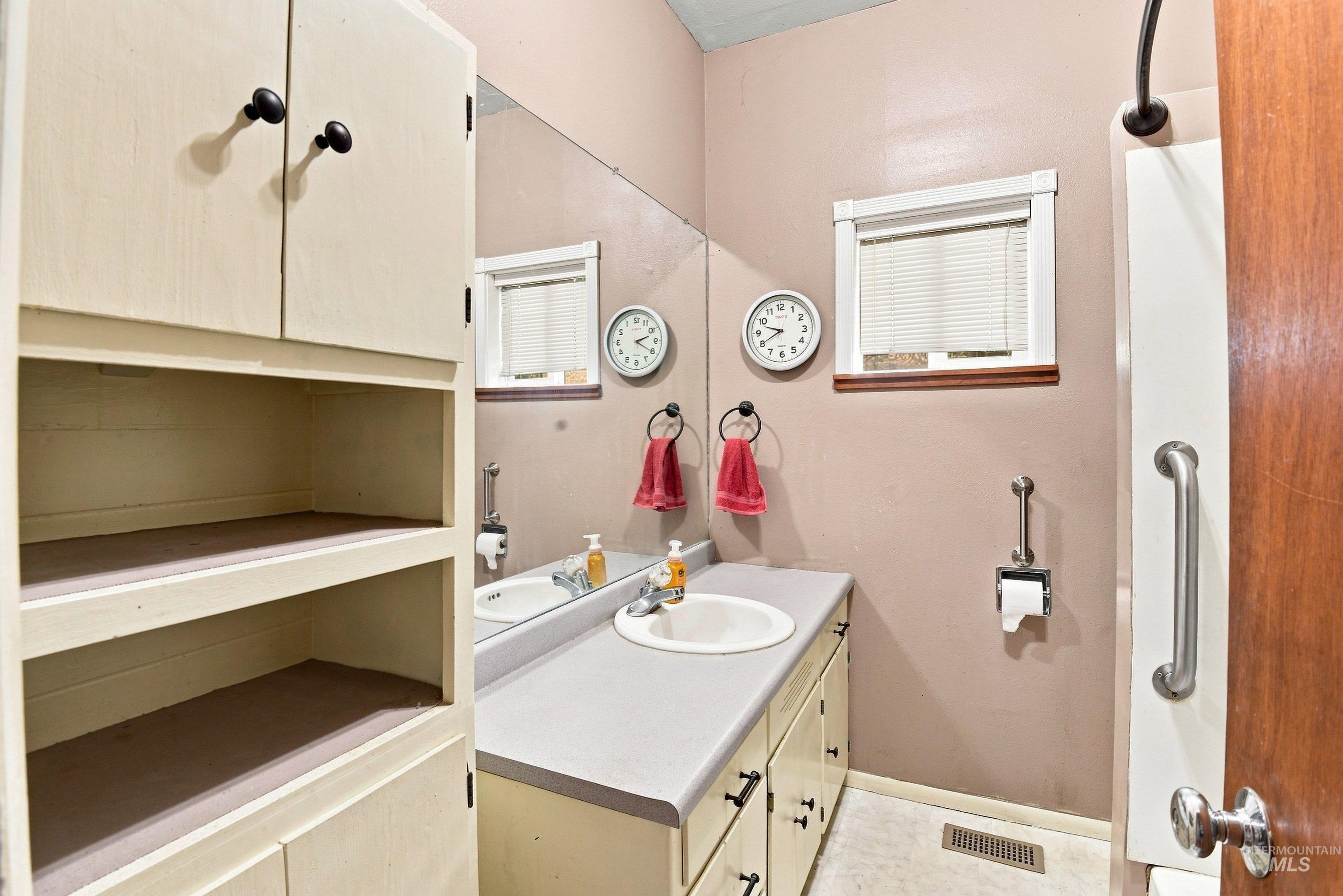 2302 Cherry Street, Caldwell, Idaho 83605, 4 Bedrooms, 2 Bathrooms, Residential For Sale, Price $299,900,MLS 99000076