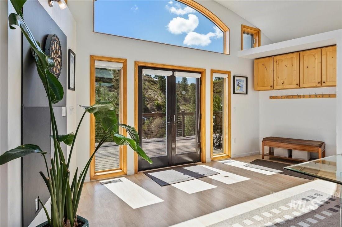 11 Deer Point Cir, Boise, Idaho 83716, 3 Bedrooms, 2 Bathrooms, Residential For Sale, Price $685,000,MLS 99000091