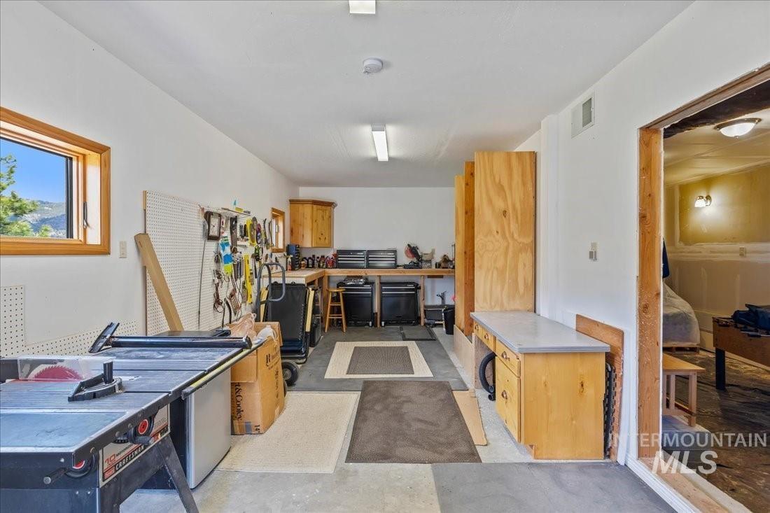 11 Deer Point Cir, Boise, Idaho 83716, 3 Bedrooms, 2 Bathrooms, Residential For Sale, Price $685,000,MLS 99000091