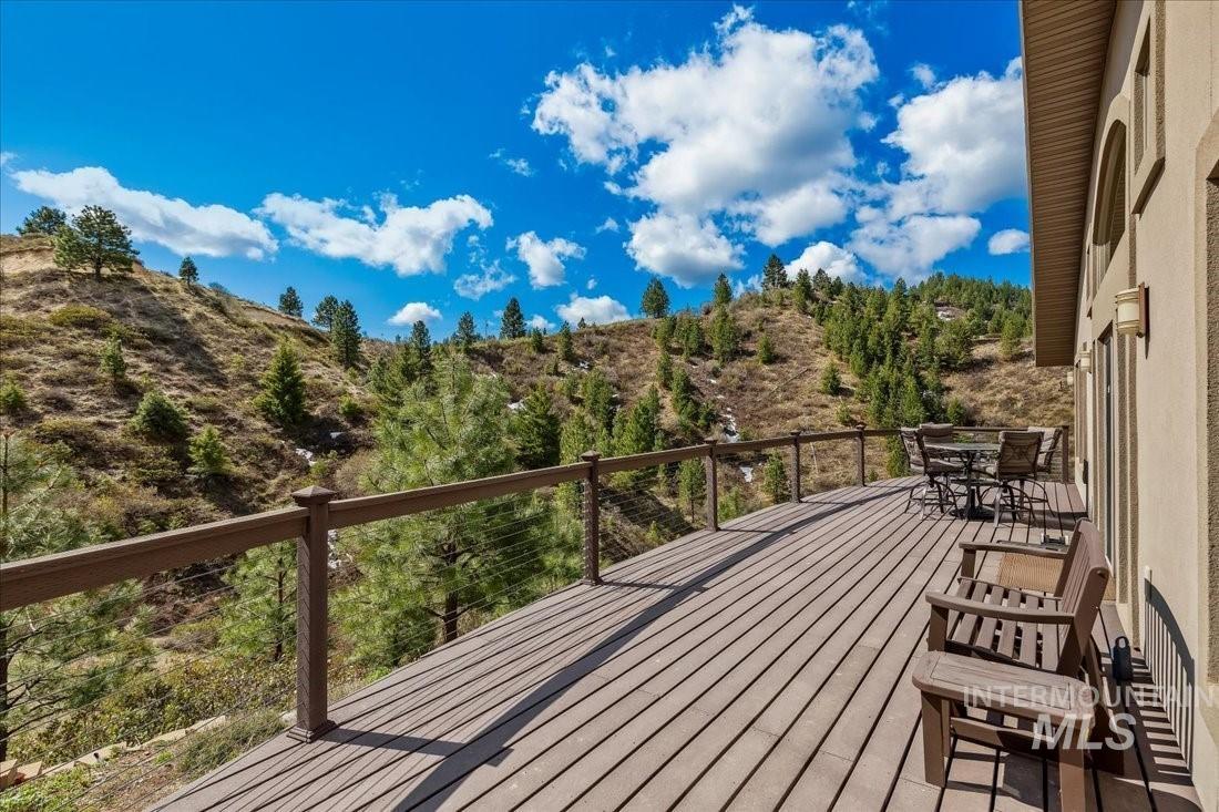 11 Deer Point Cir, Boise, Idaho 83716, 3 Bedrooms, 2 Bathrooms, Residential For Sale, Price $685,000,MLS 99000091