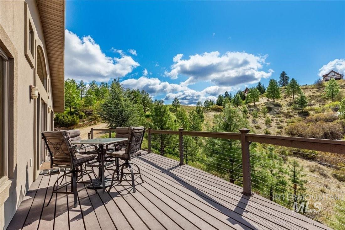 11 Deer Point Cir, Boise, Idaho 83716, 3 Bedrooms, 2 Bathrooms, Residential For Sale, Price $685,000,MLS 99000091