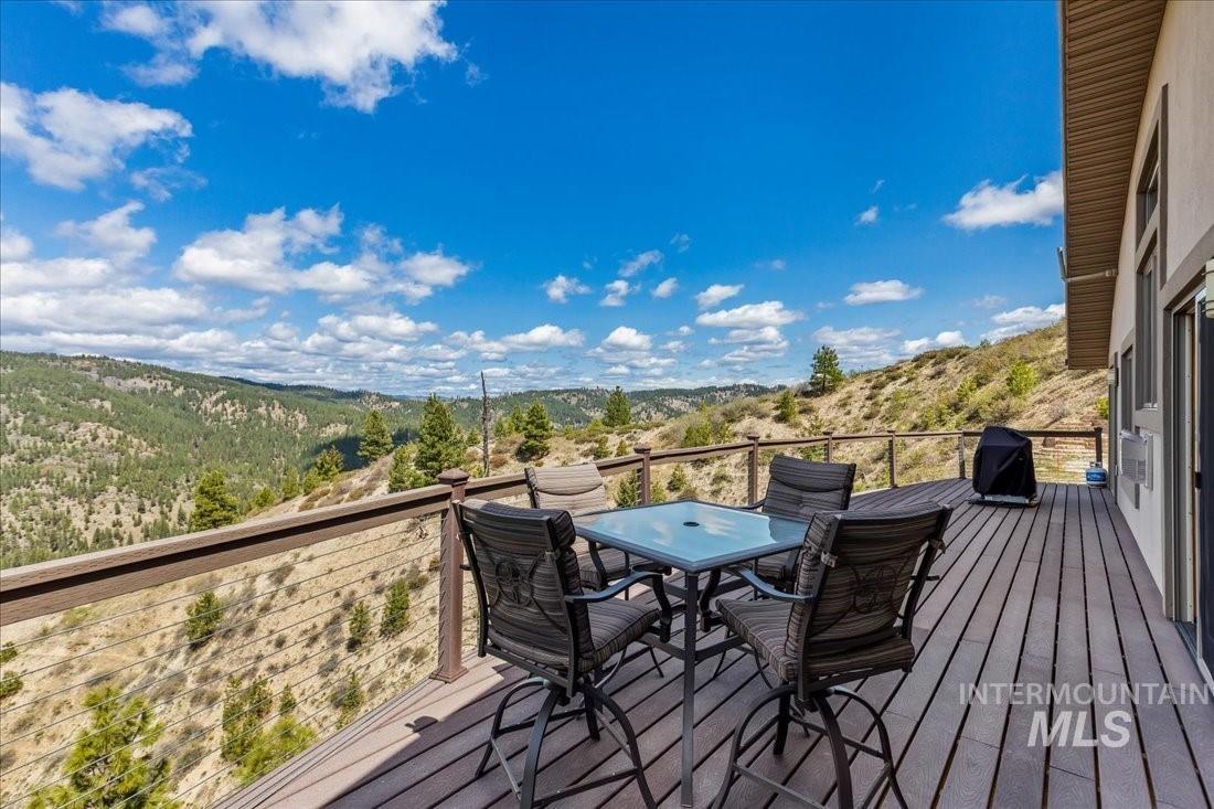 11 Deer Point Cir, Boise, Idaho 83716, 3 Bedrooms, 2 Bathrooms, Residential For Sale, Price $685,000,MLS 99000091