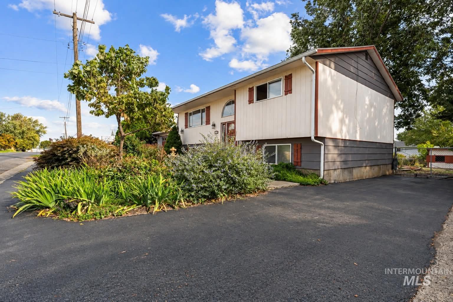 2020 Powers Ave, Lewiston, Idaho 83501, 4 Bedrooms, 2 Bathrooms, Residential For Sale, Price $399,990,MLS 99000095