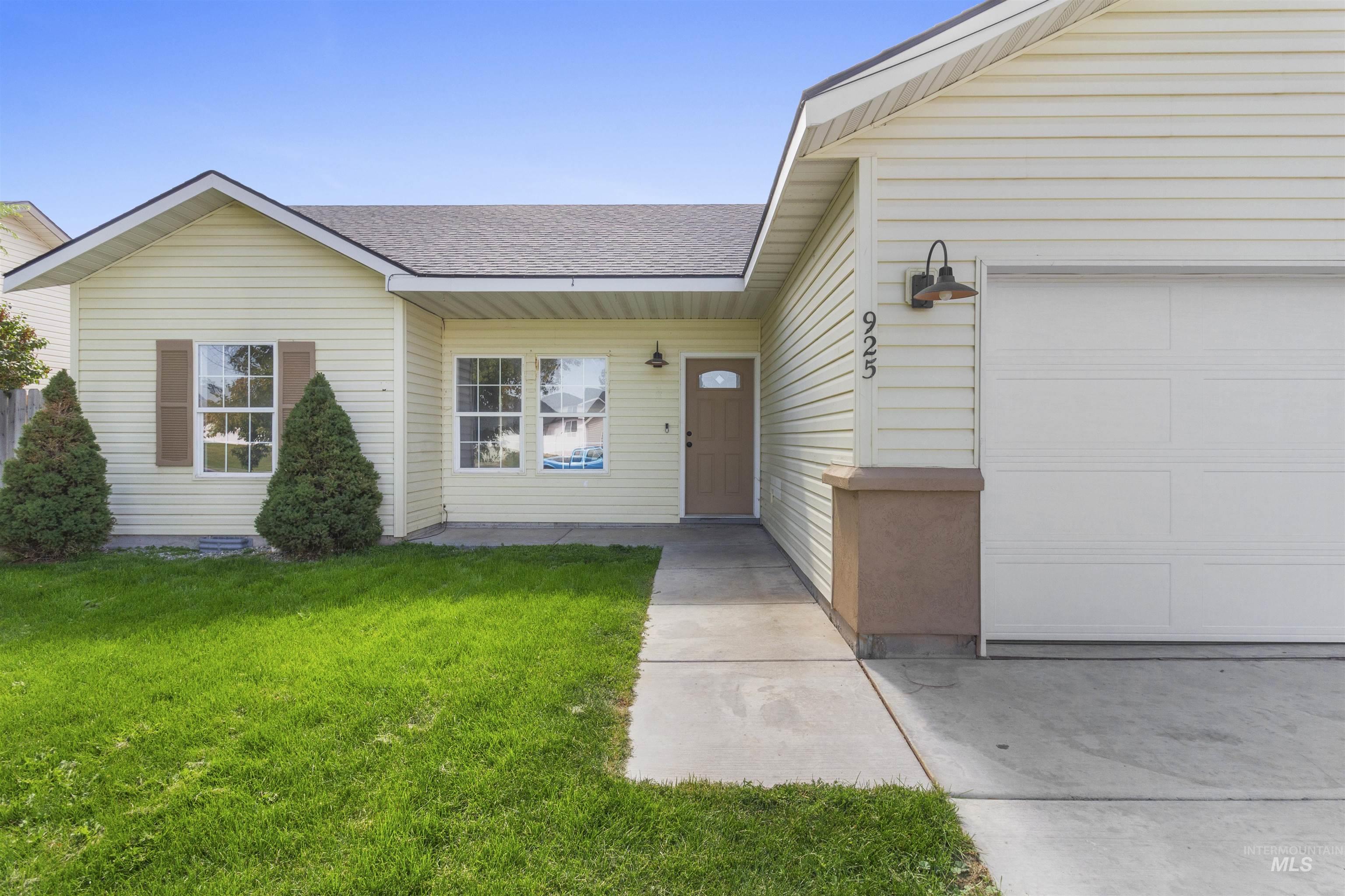 925 22nd Ave East, Jerome, Idaho 83338, 3 Bedrooms, 2 Bathrooms, Residential For Sale, Price $325,000,MLS 99000097