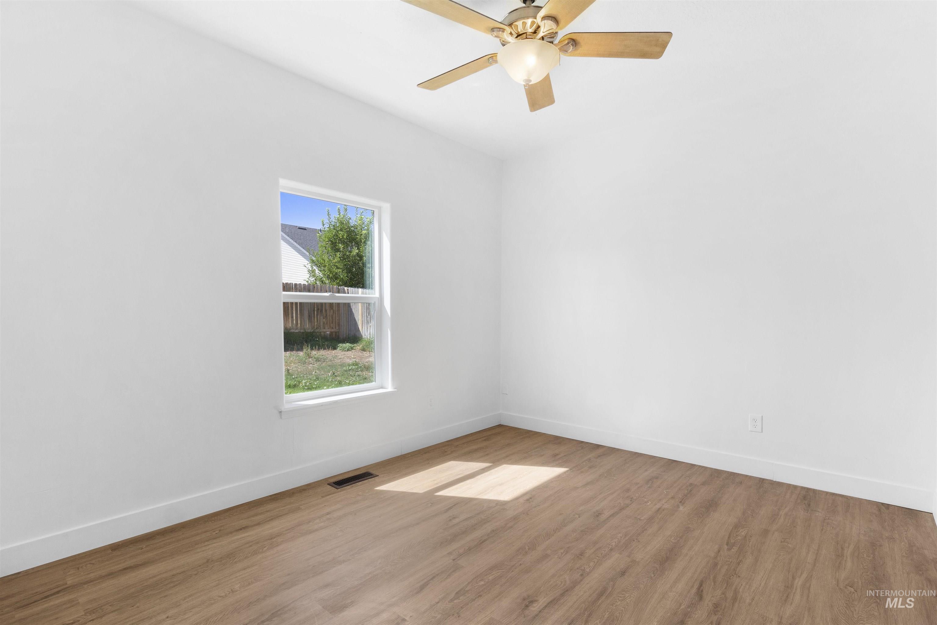 925 22nd Ave East, Jerome, Idaho 83338, 3 Bedrooms, 2 Bathrooms, Residential For Sale, Price $325,000,MLS 99000097