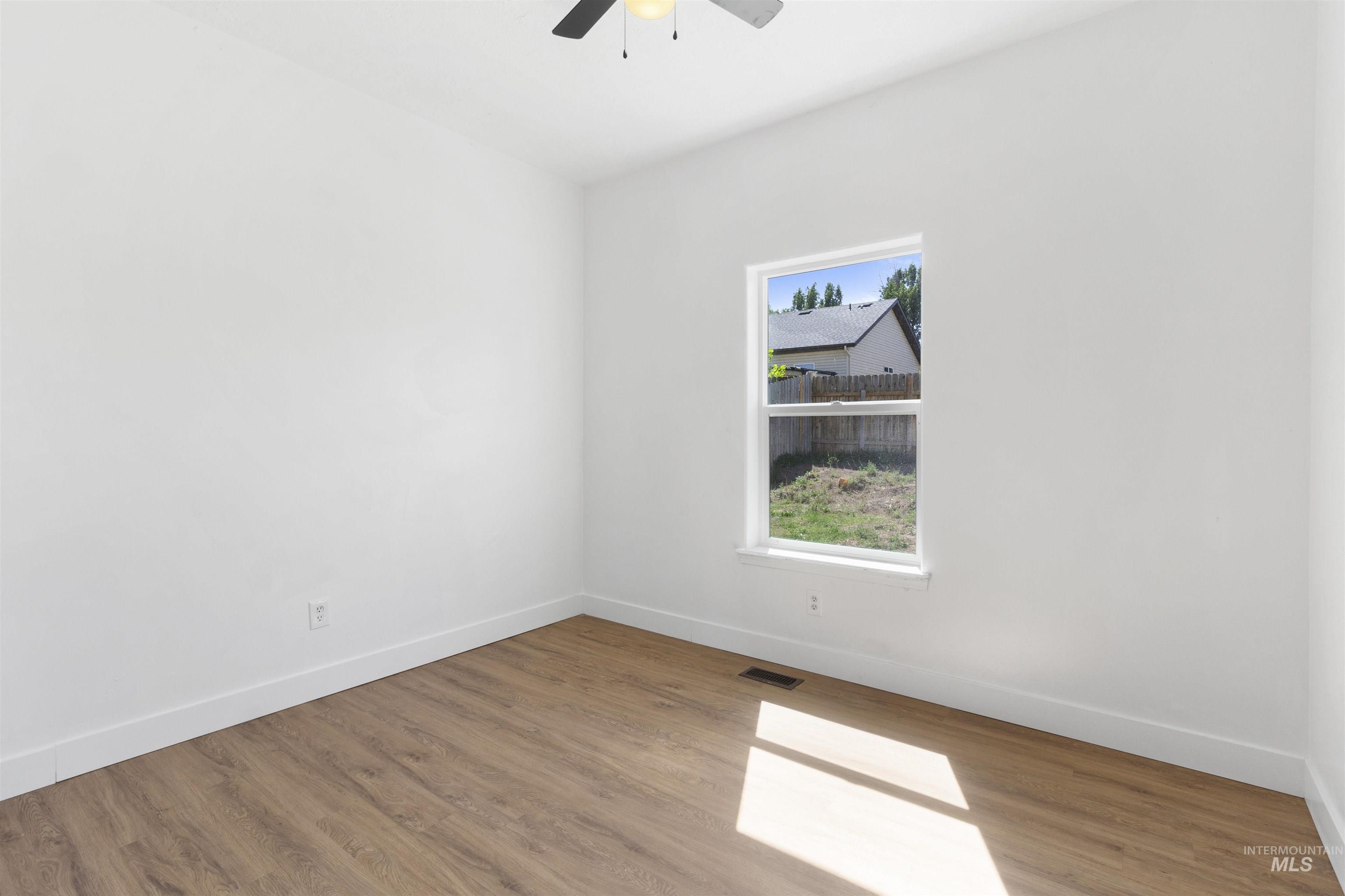 925 22nd Ave East, Jerome, Idaho 83338, 3 Bedrooms, 2 Bathrooms, Residential For Sale, Price $325,000,MLS 99000097