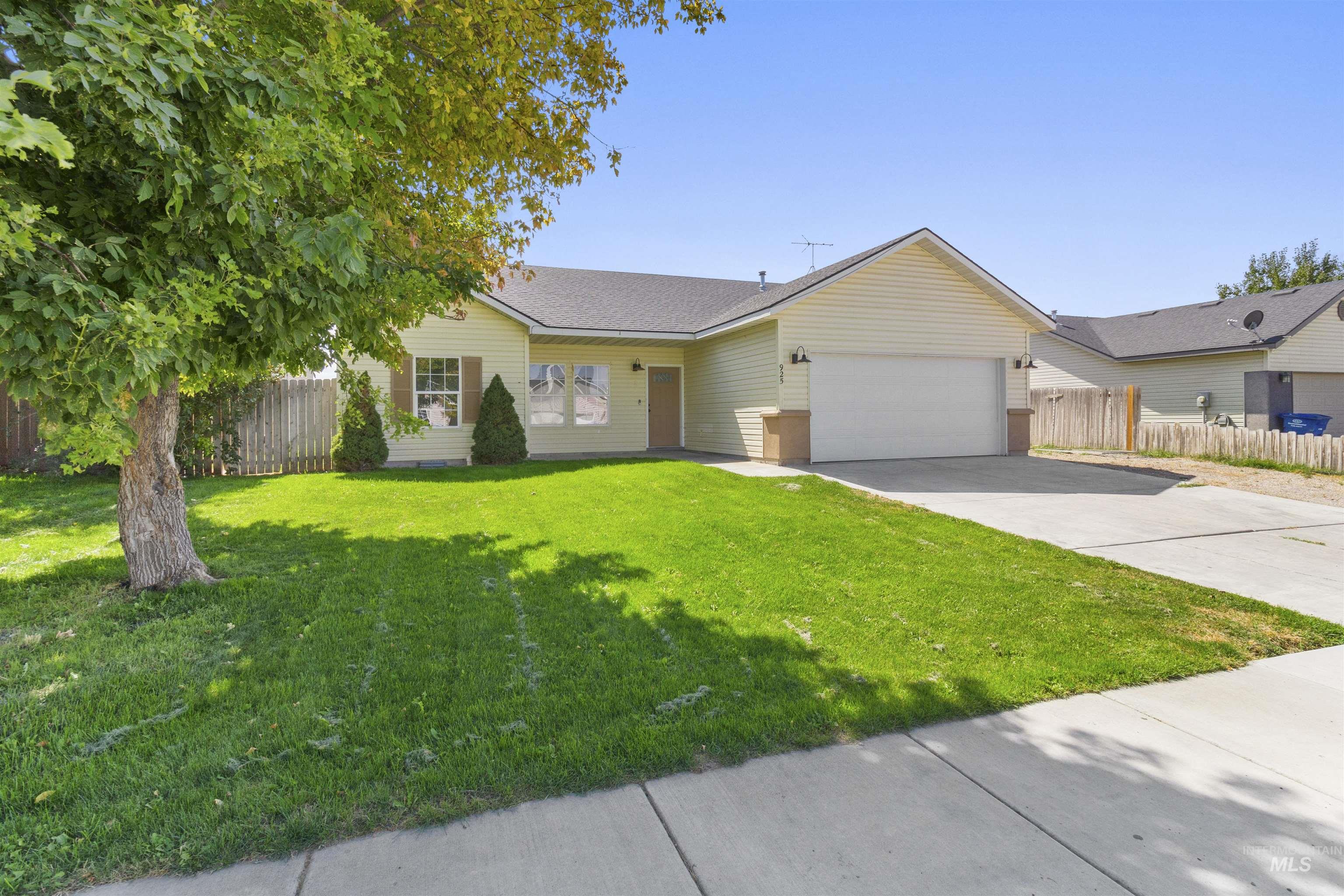925 22nd Ave East, Jerome, Idaho 83338, 3 Bedrooms, 2 Bathrooms, Residential For Sale, Price $325,000,MLS 99000097