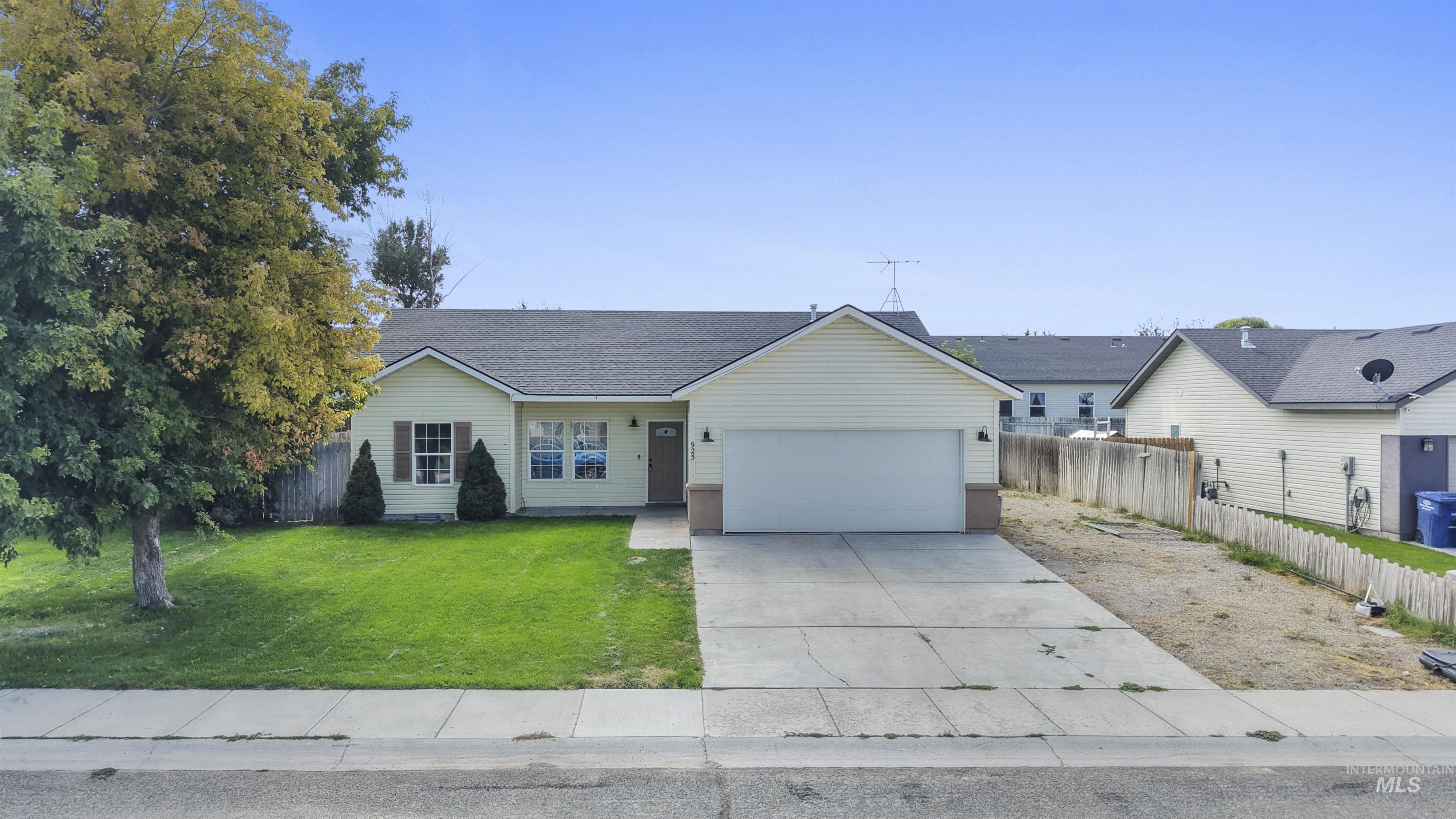 925 22nd Ave East, Jerome, Idaho 83338, 3 Bedrooms, 2 Bathrooms, Residential For Sale, Price $325,000,MLS 99000097