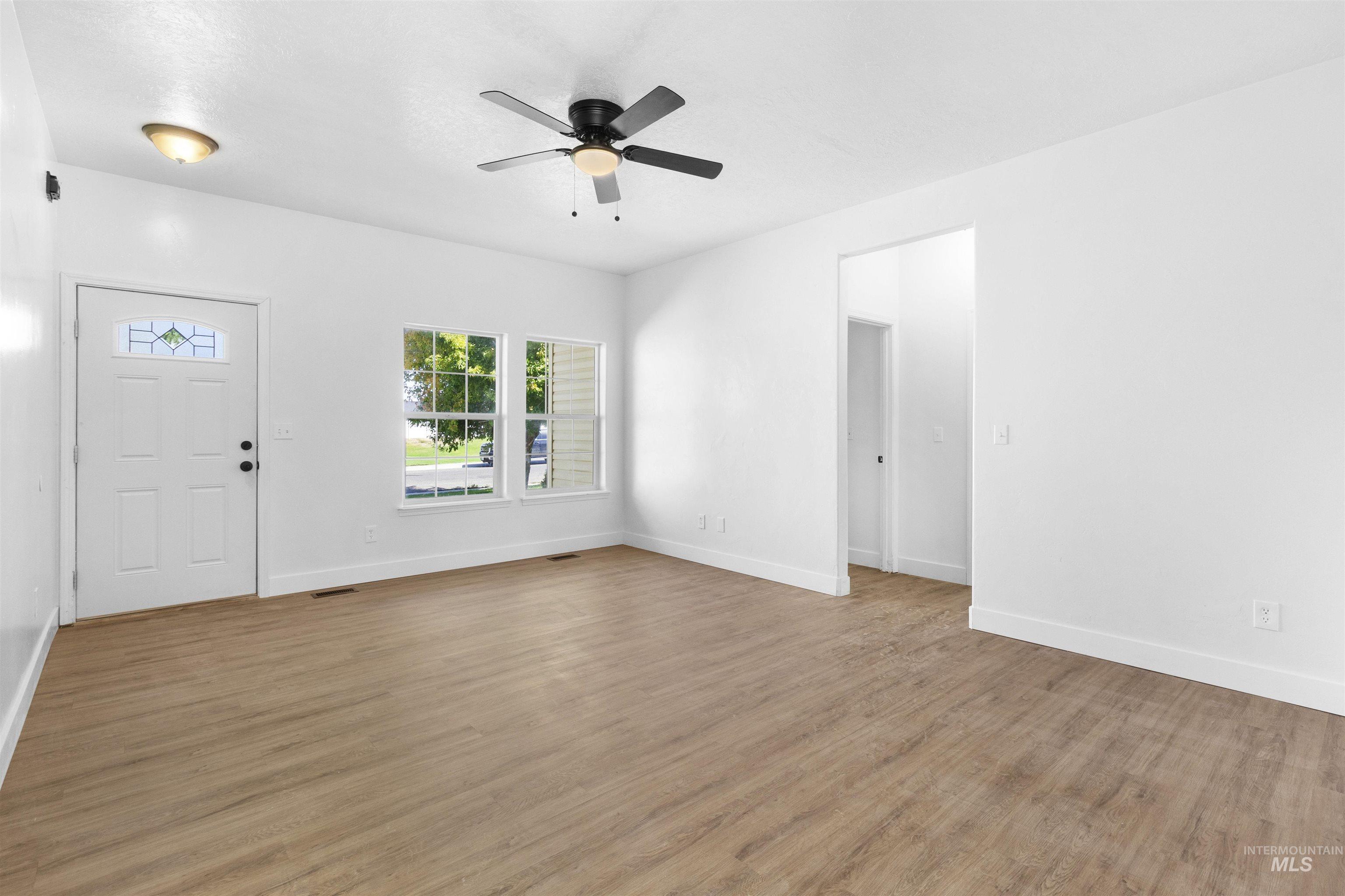 925 22nd Ave East, Jerome, Idaho 83338, 3 Bedrooms, 2 Bathrooms, Residential For Sale, Price $325,000,MLS 99000097