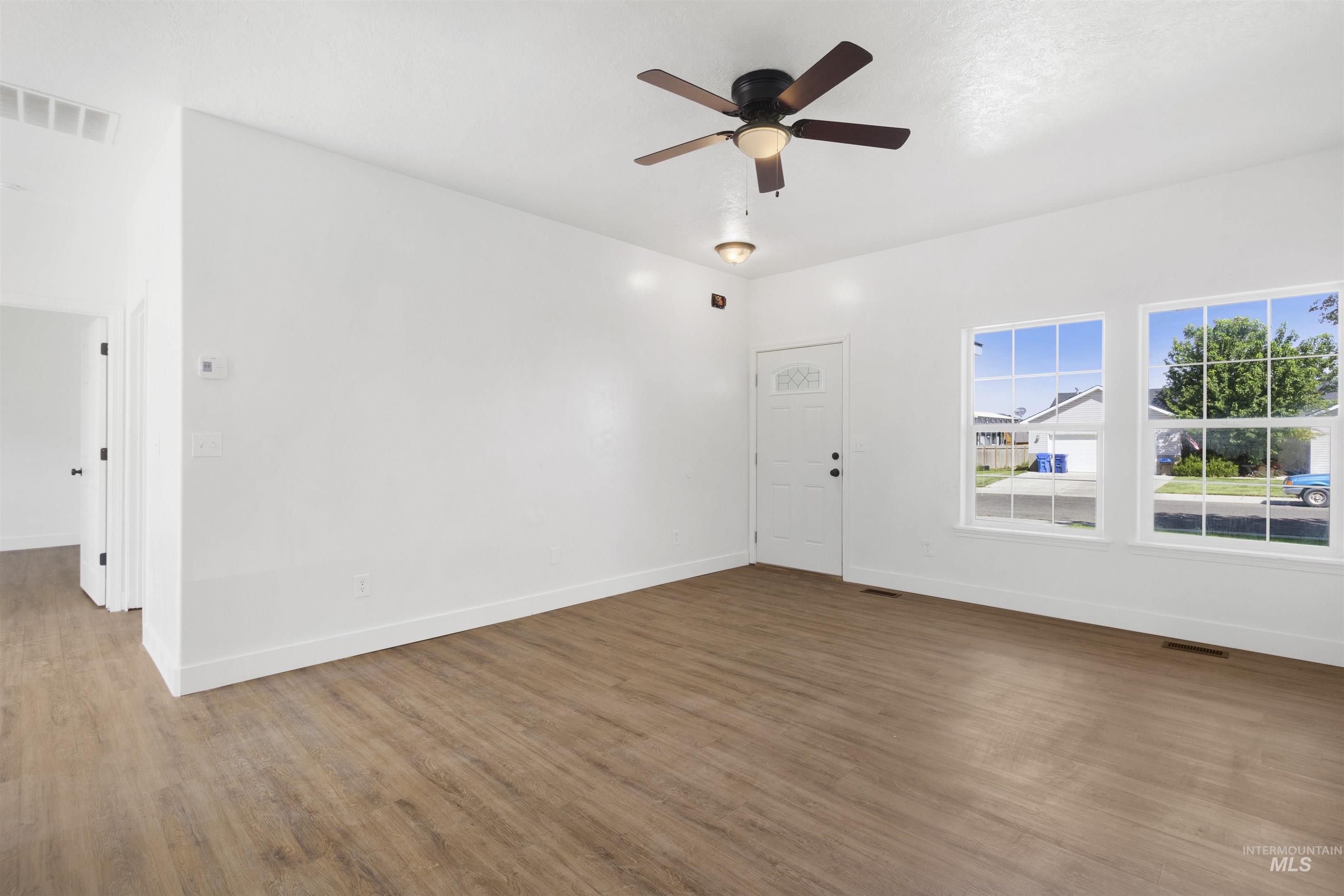 925 22nd Ave East, Jerome, Idaho 83338, 3 Bedrooms, 2 Bathrooms, Residential For Sale, Price $325,000,MLS 99000097