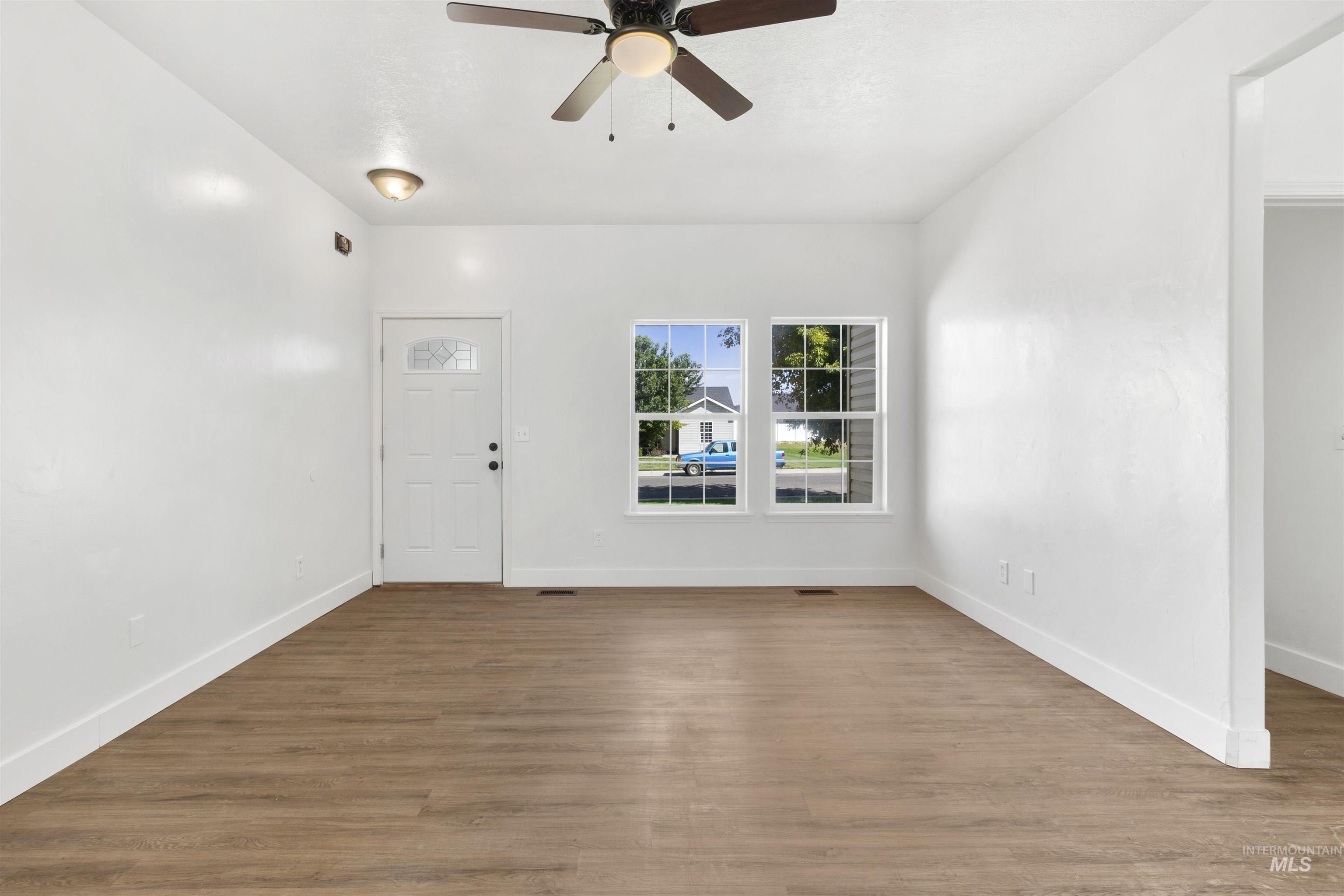 925 22nd Ave East, Jerome, Idaho 83338, 3 Bedrooms, 2 Bathrooms, Residential For Sale, Price $325,000,MLS 99000097