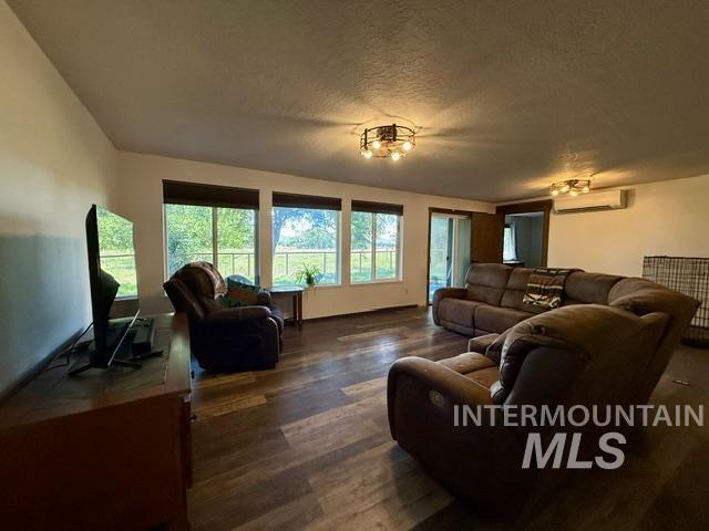 11230 N River Road, Payette, Idaho 83661, 3 Bedrooms, 2 Bathrooms, Residential For Sale, Price $715,000,MLS 99000101