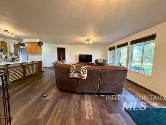 11230 N River Road, Payette, Idaho 83661, 3 Bedrooms, 2 Bathrooms, Residential For Sale, Price $715,000,MLS 99000101