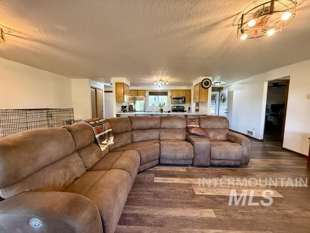 11230 N River Road, Payette, Idaho 83661, 3 Bedrooms, 2 Bathrooms, Residential For Sale, Price $715,000,MLS 99000101