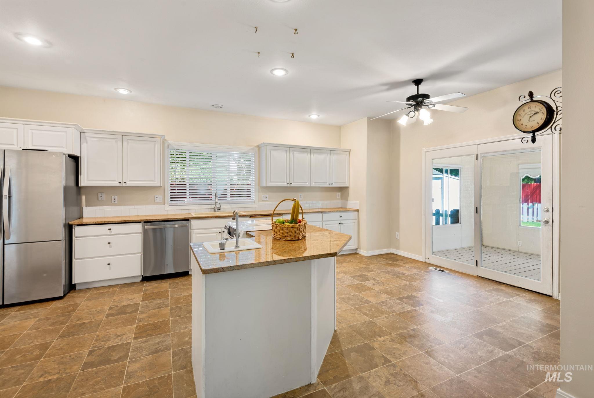 2118 N Springland pl, Boise, Idaho 83713, 4 Bedrooms, 4 Bathrooms, Residential For Sale, Price $635,000,MLS 99000112