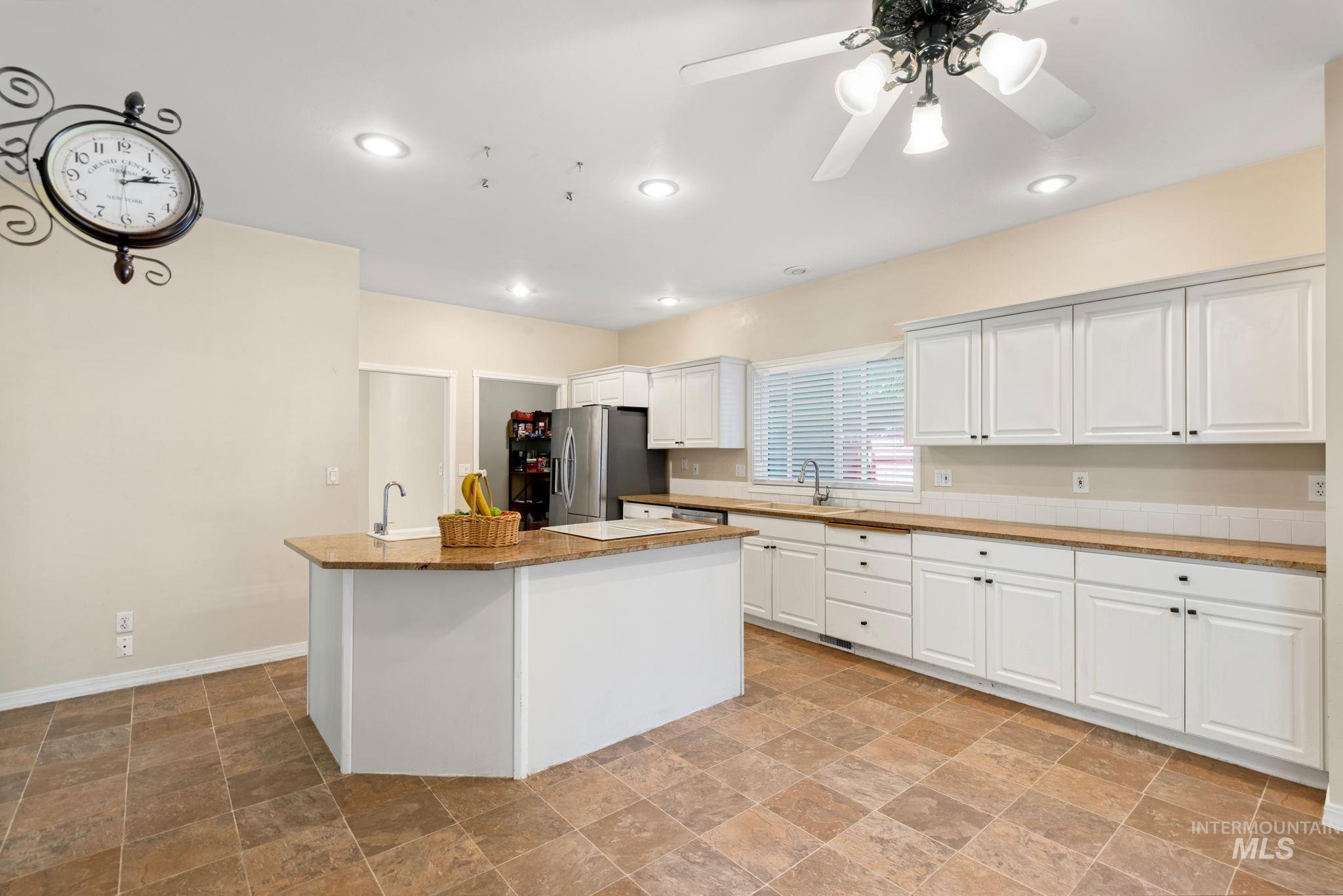 2118 N Springland pl, Boise, Idaho 83713, 4 Bedrooms, 4 Bathrooms, Residential For Sale, Price $635,000,MLS 99000112