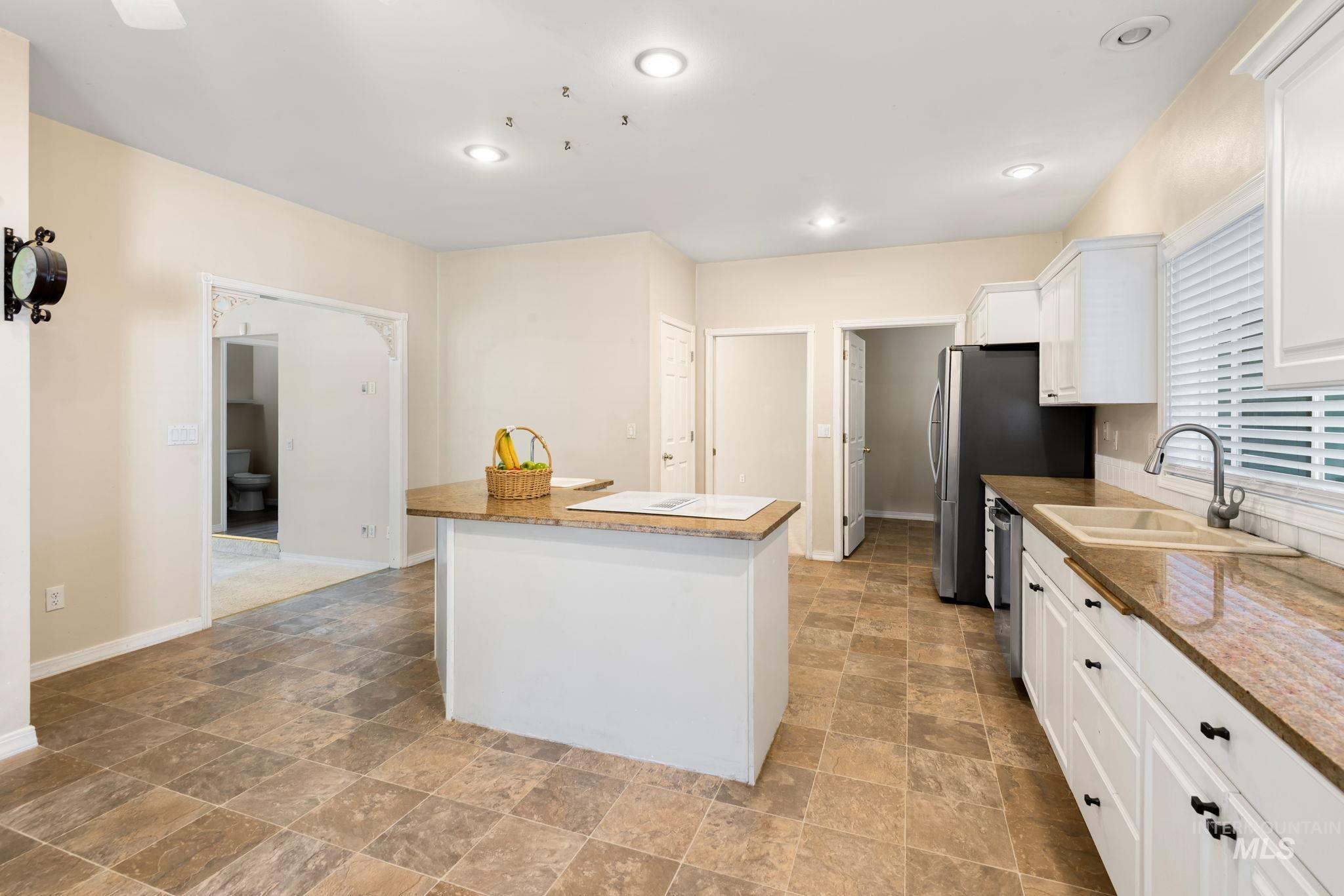 2118 N Springland pl, Boise, Idaho 83713, 4 Bedrooms, 4 Bathrooms, Residential For Sale, Price $635,000,MLS 99000112