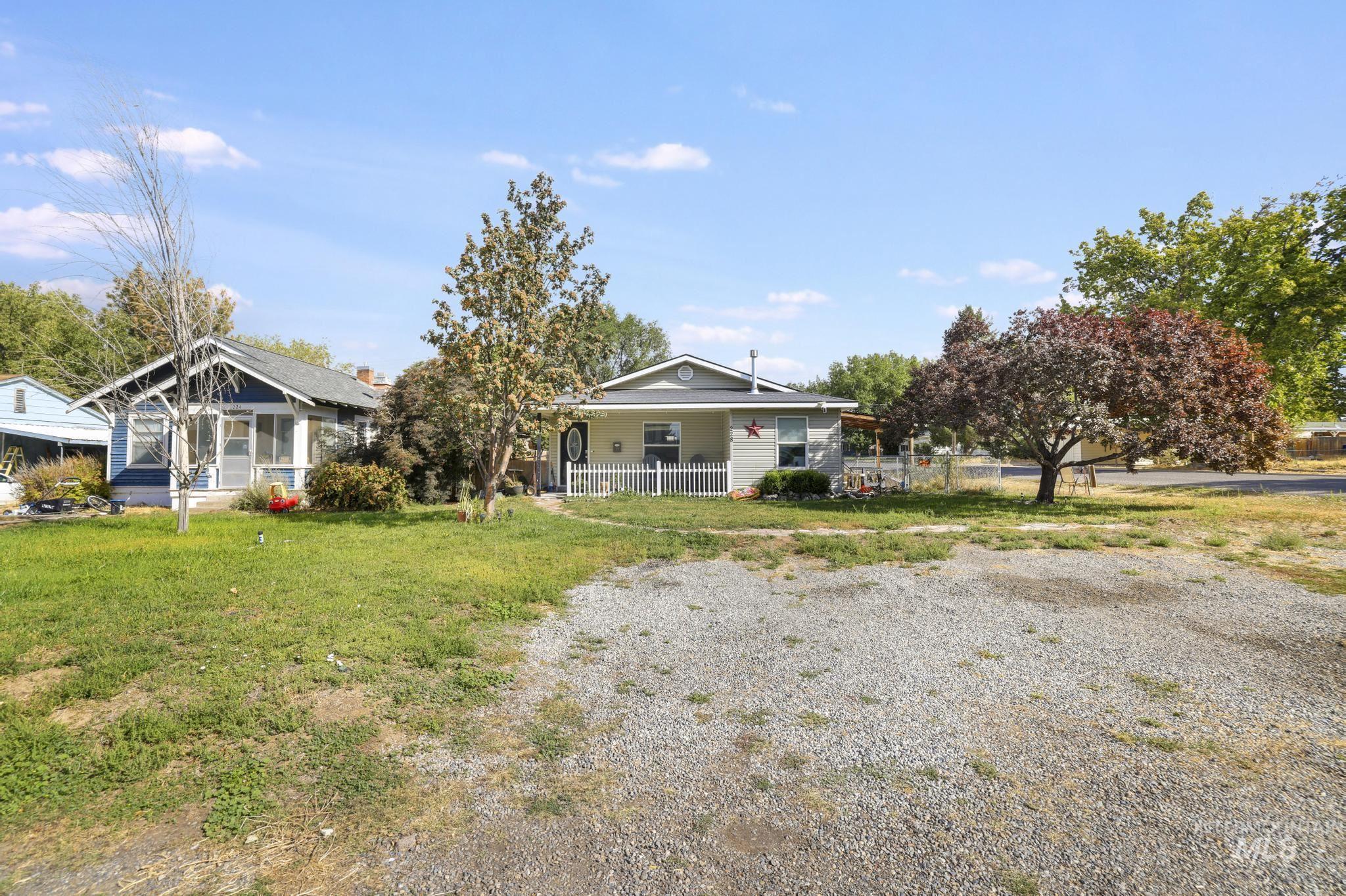 228 E Ave D, Jerome, Idaho 83338, 3 Bedrooms, 2 Bathrooms, Residential For Sale, Price $295,000,MLS 99000120