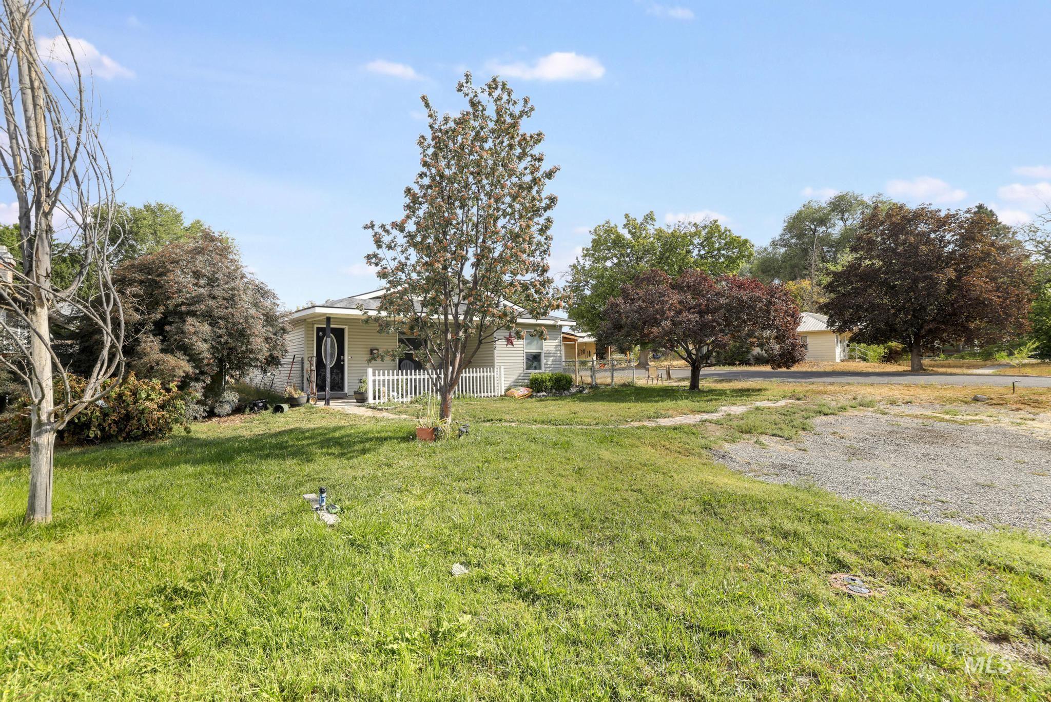 228 E Ave D, Jerome, Idaho 83338, 3 Bedrooms, 2 Bathrooms, Residential For Sale, Price $295,000,MLS 99000120