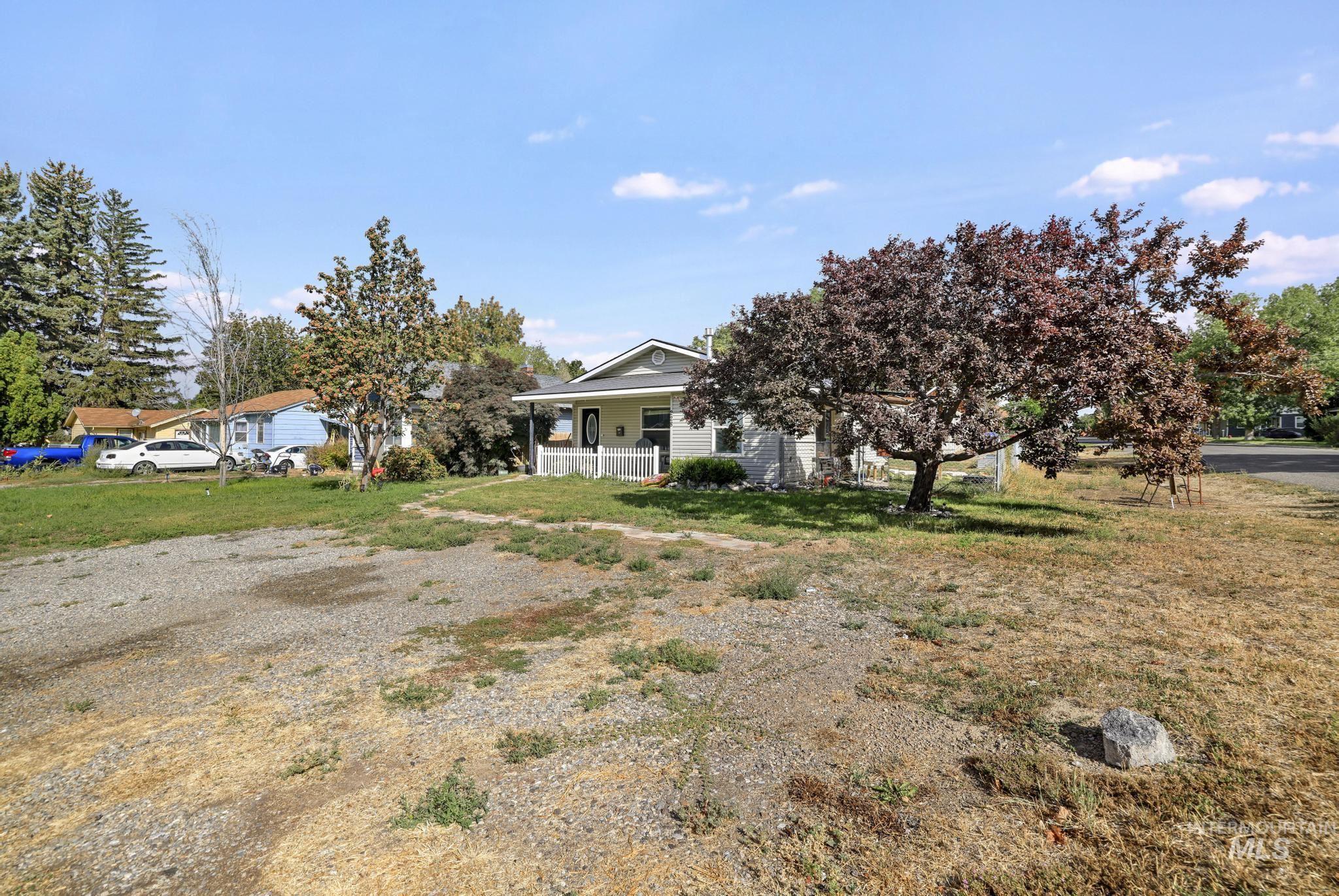 228 E Ave D, Jerome, Idaho 83338, 3 Bedrooms, 2 Bathrooms, Residential For Sale, Price $295,000,MLS 99000120