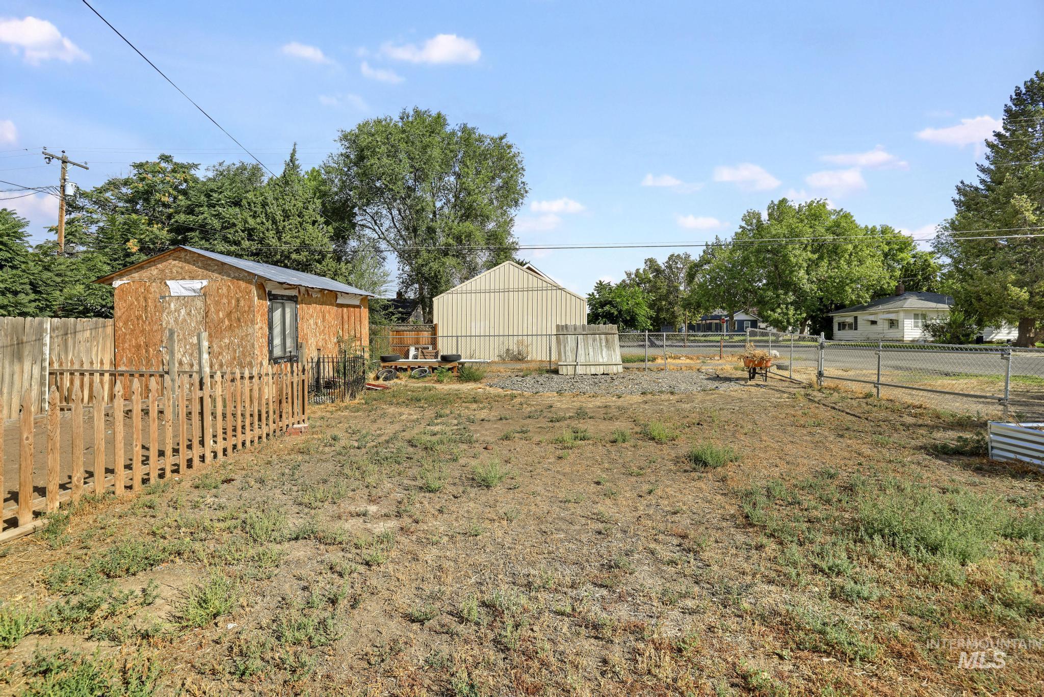 228 E Ave D, Jerome, Idaho 83338, 3 Bedrooms, 2 Bathrooms, Residential For Sale, Price $295,000,MLS 99000120