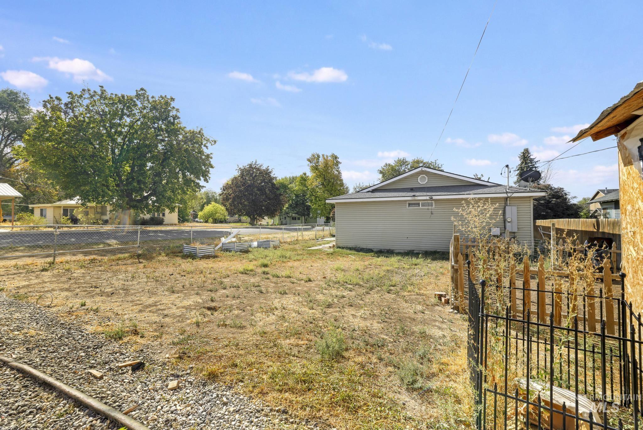 228 E Ave D, Jerome, Idaho 83338, 3 Bedrooms, 2 Bathrooms, Residential For Sale, Price $295,000,MLS 99000120
