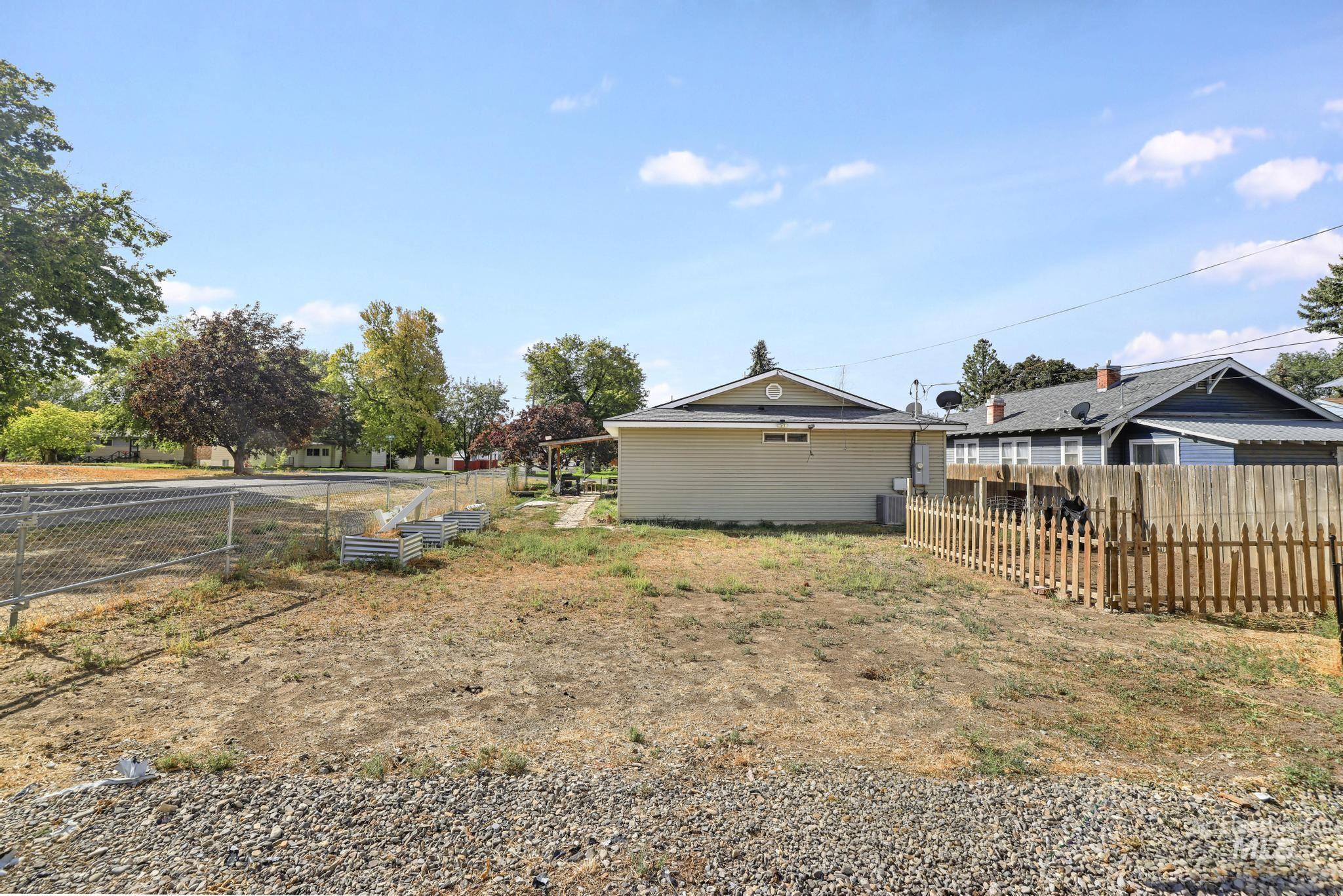 228 E Ave D, Jerome, Idaho 83338, 3 Bedrooms, 2 Bathrooms, Residential For Sale, Price $295,000,MLS 99000120