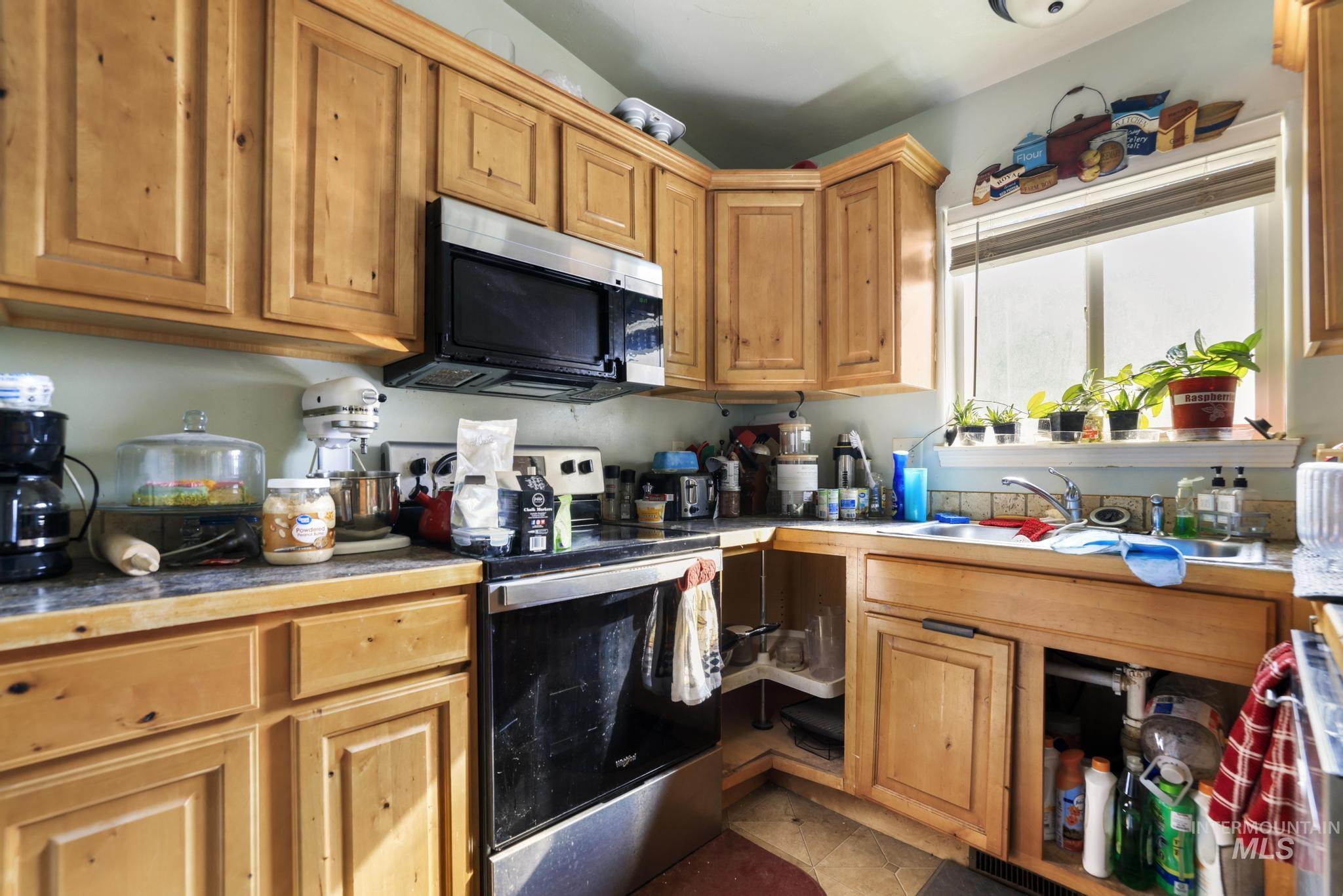228 E Ave D, Jerome, Idaho 83338, 3 Bedrooms, 2 Bathrooms, Residential For Sale, Price $295,000,MLS 99000120